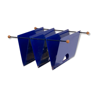 Metal magazine holder