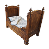 Lit ancien en bois sculpté