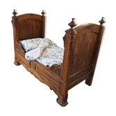 Lit ancien en bois sculpté