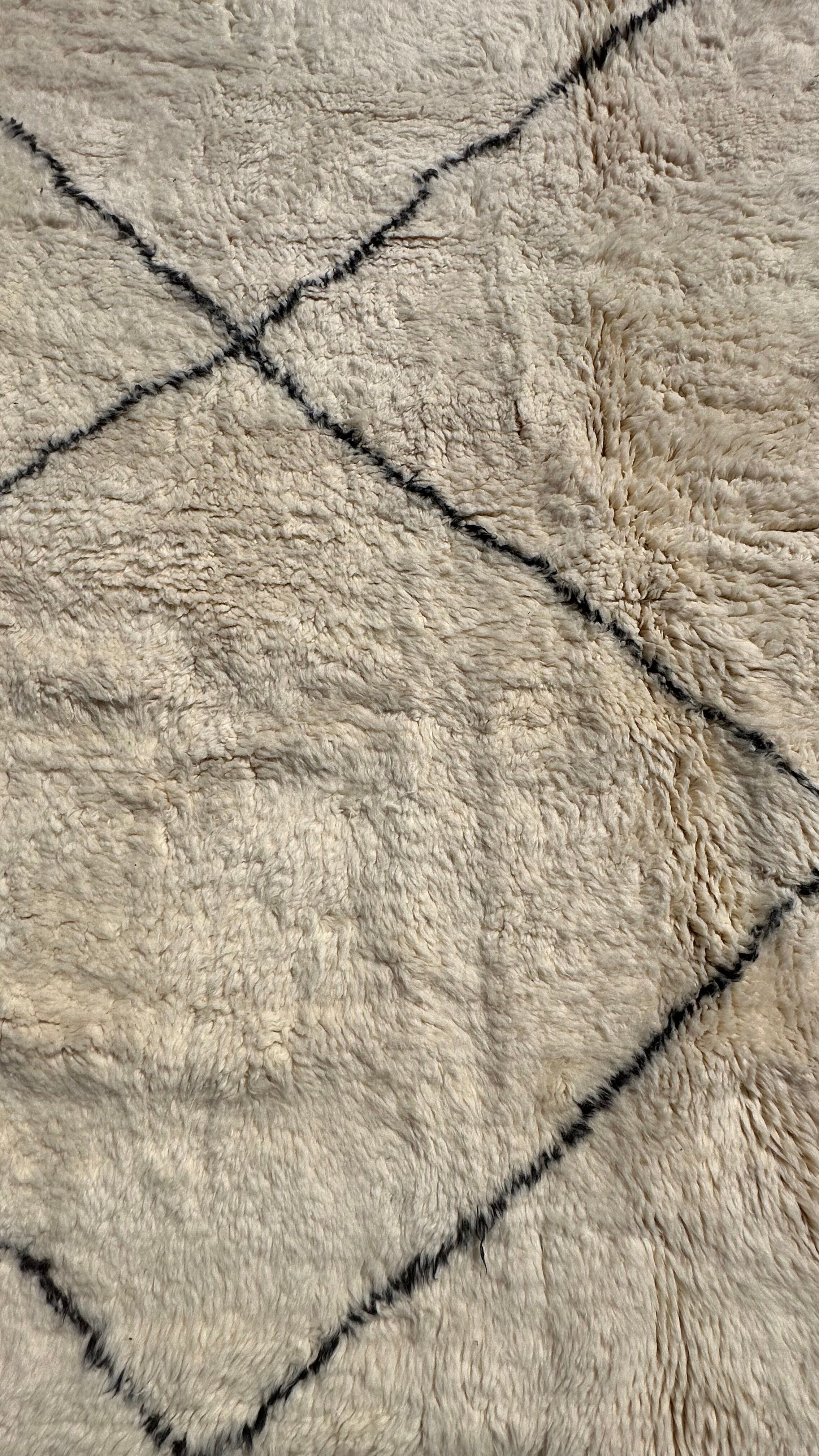 Moroccan carpet beni ouarain white - 303 x 357 cm