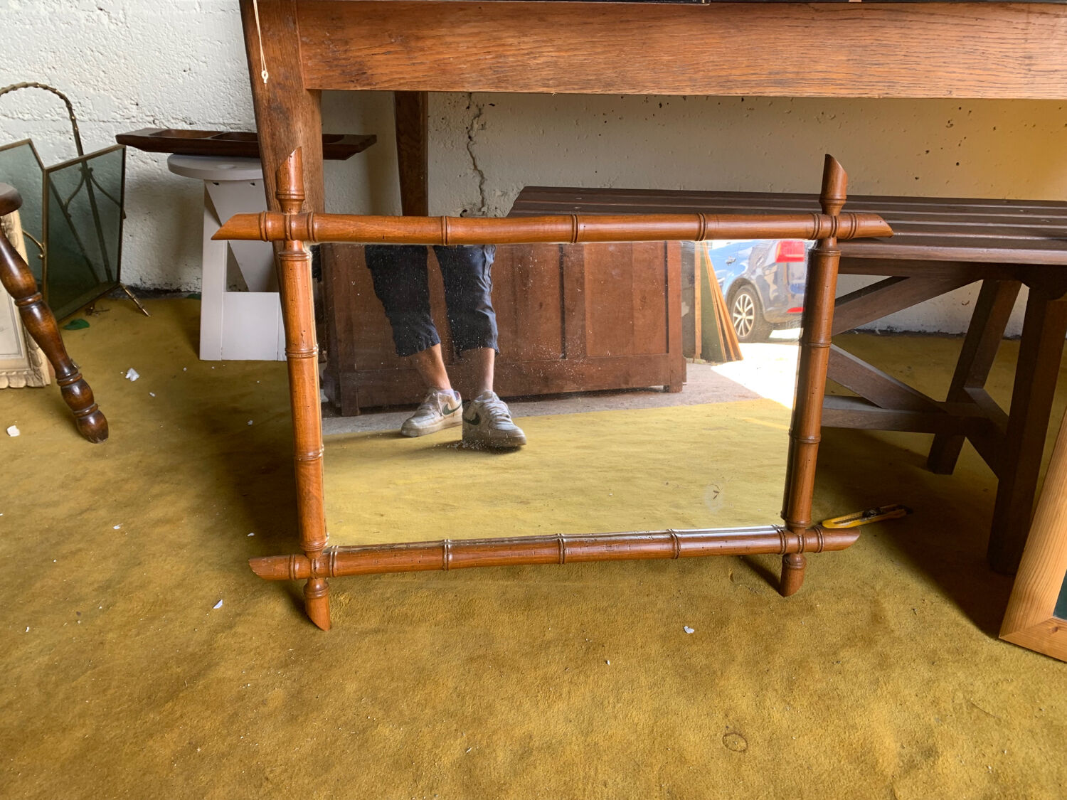 2 mirrors a pair stool pro phil