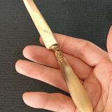 Série fourchettes et couteaux à crustacés ou dessert corne et laiton ancien