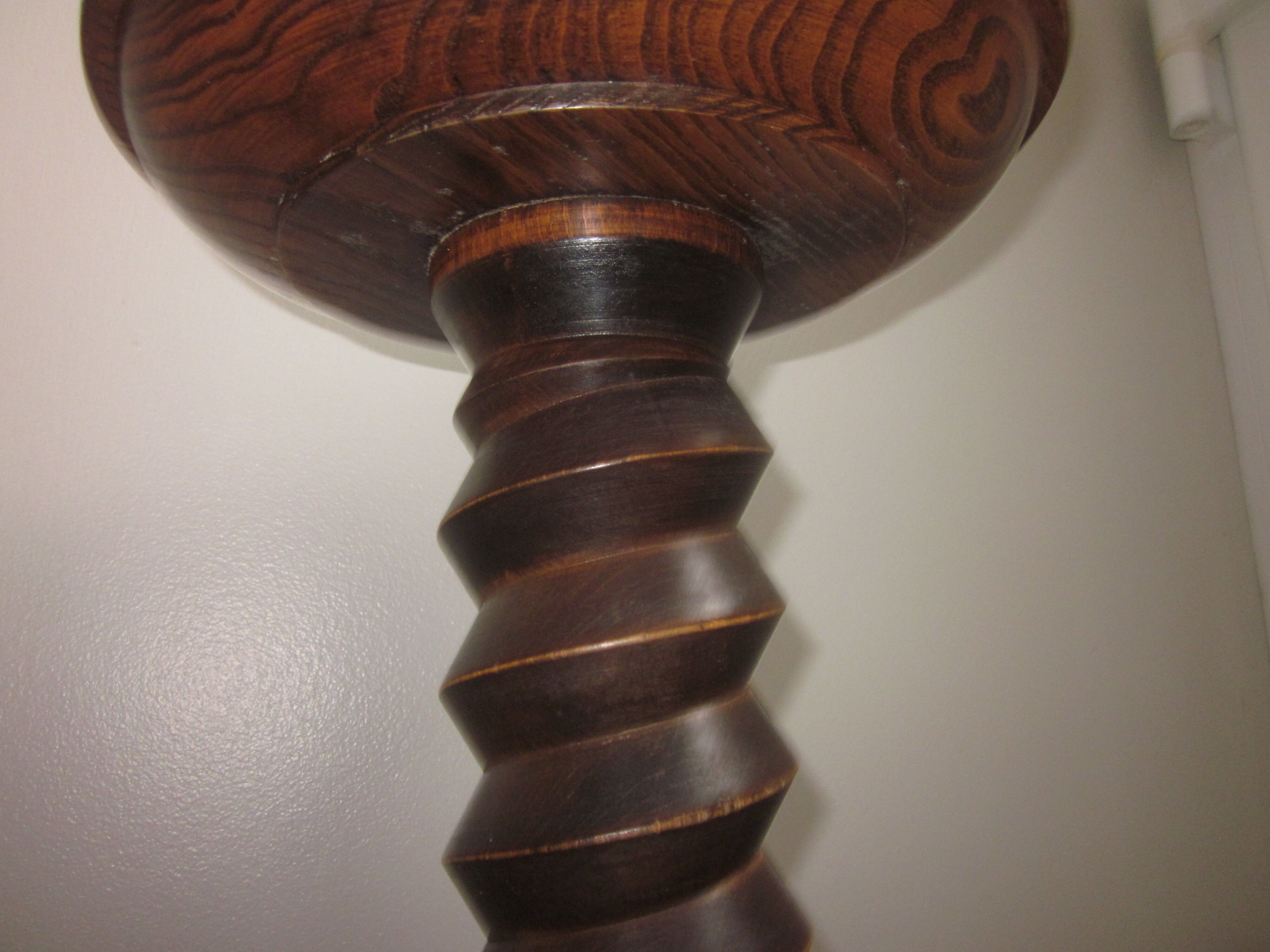 Solid wooden column selette