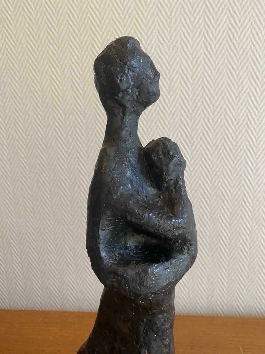 Sculpture en terre cuite maternité