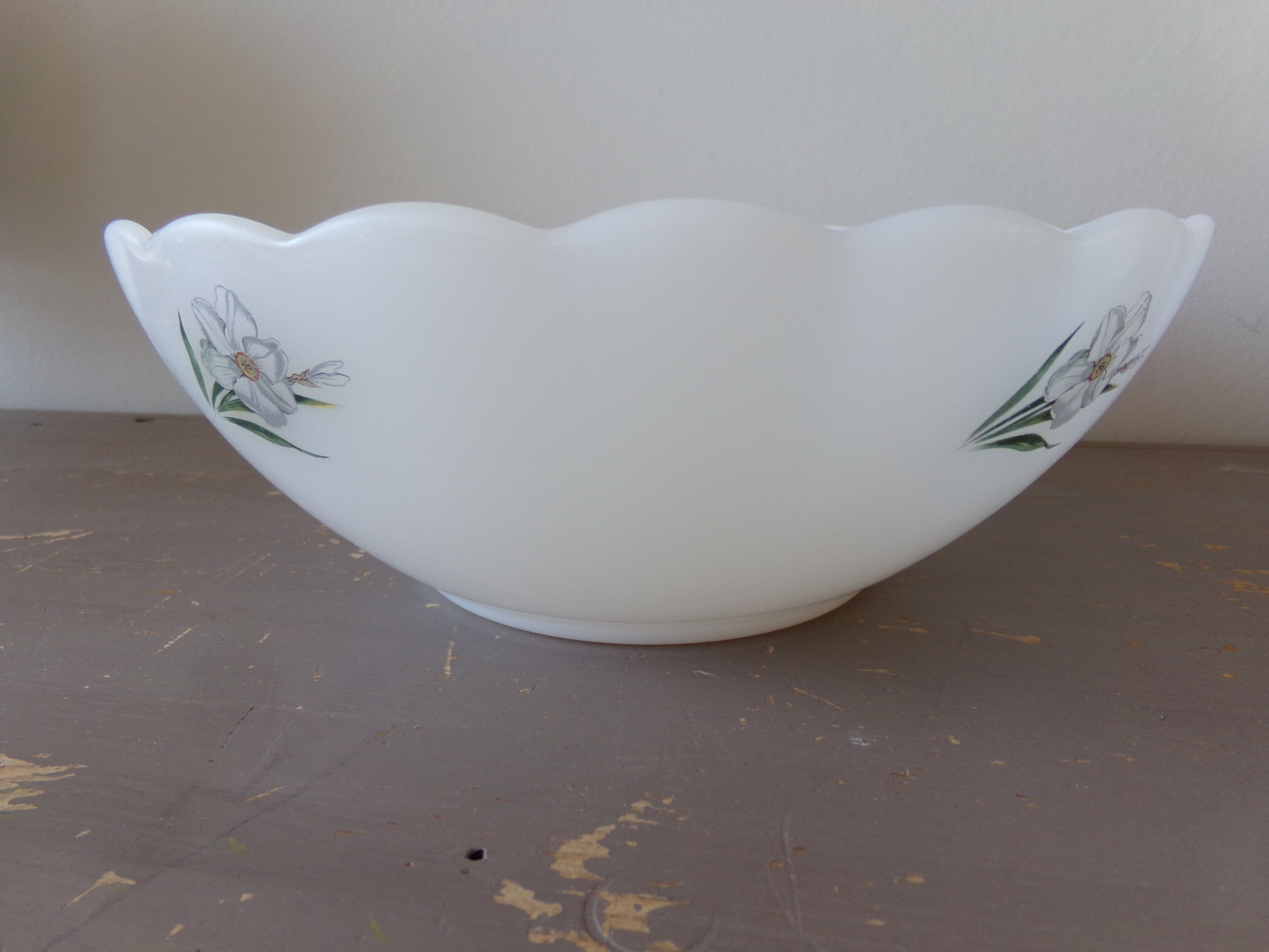 Vintage arcopal salad bowl pattern "daisies"
