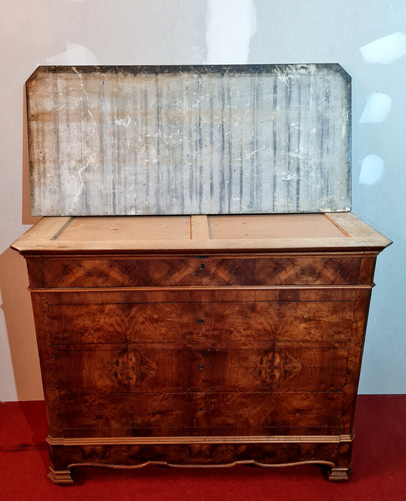 Louis Philippe period chest of drawers in walnut bramble stamped around 1830