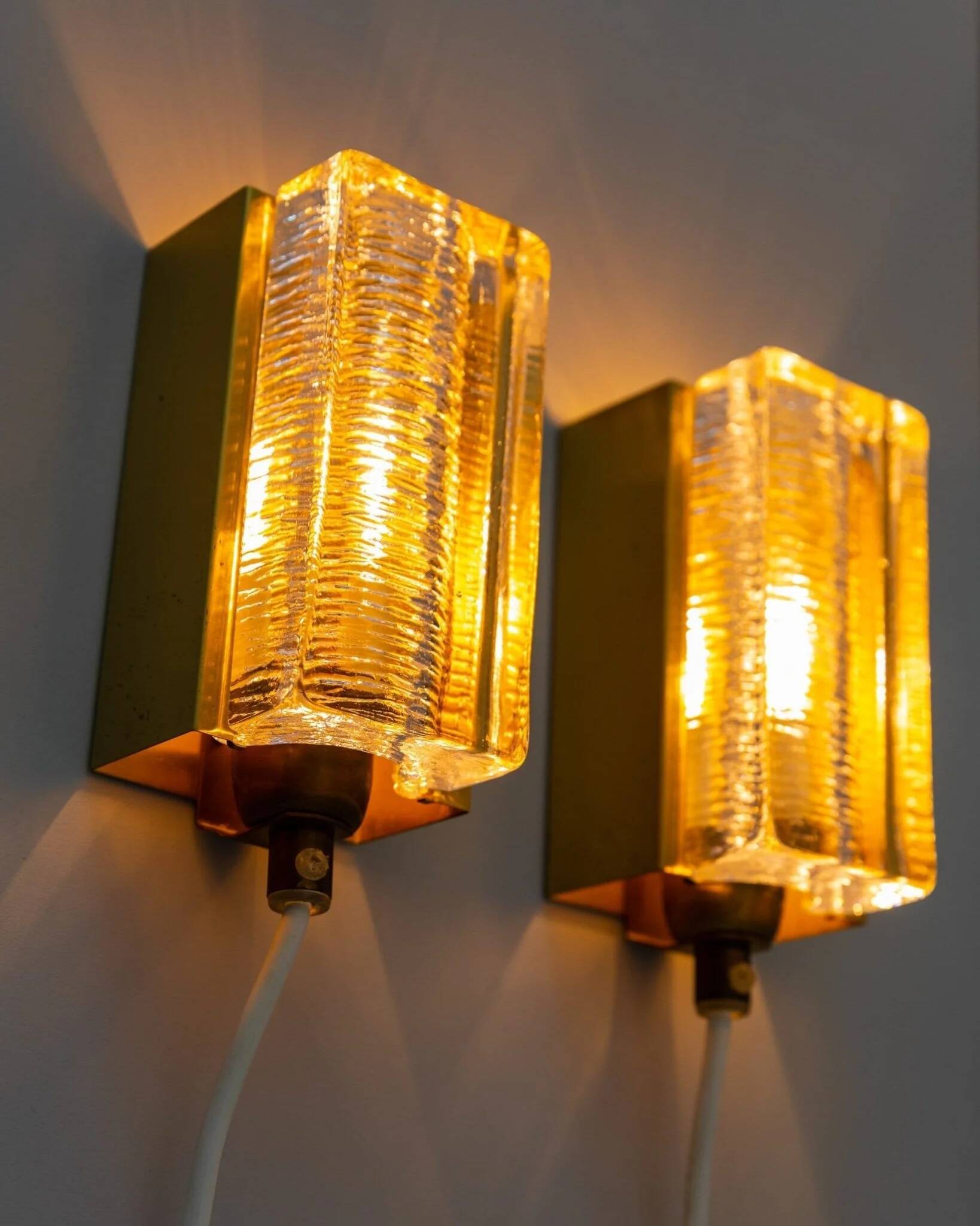 Set of 2 Vitrika Atlantic Wall Lamps in Clear Glass with Brass-Gold Frames