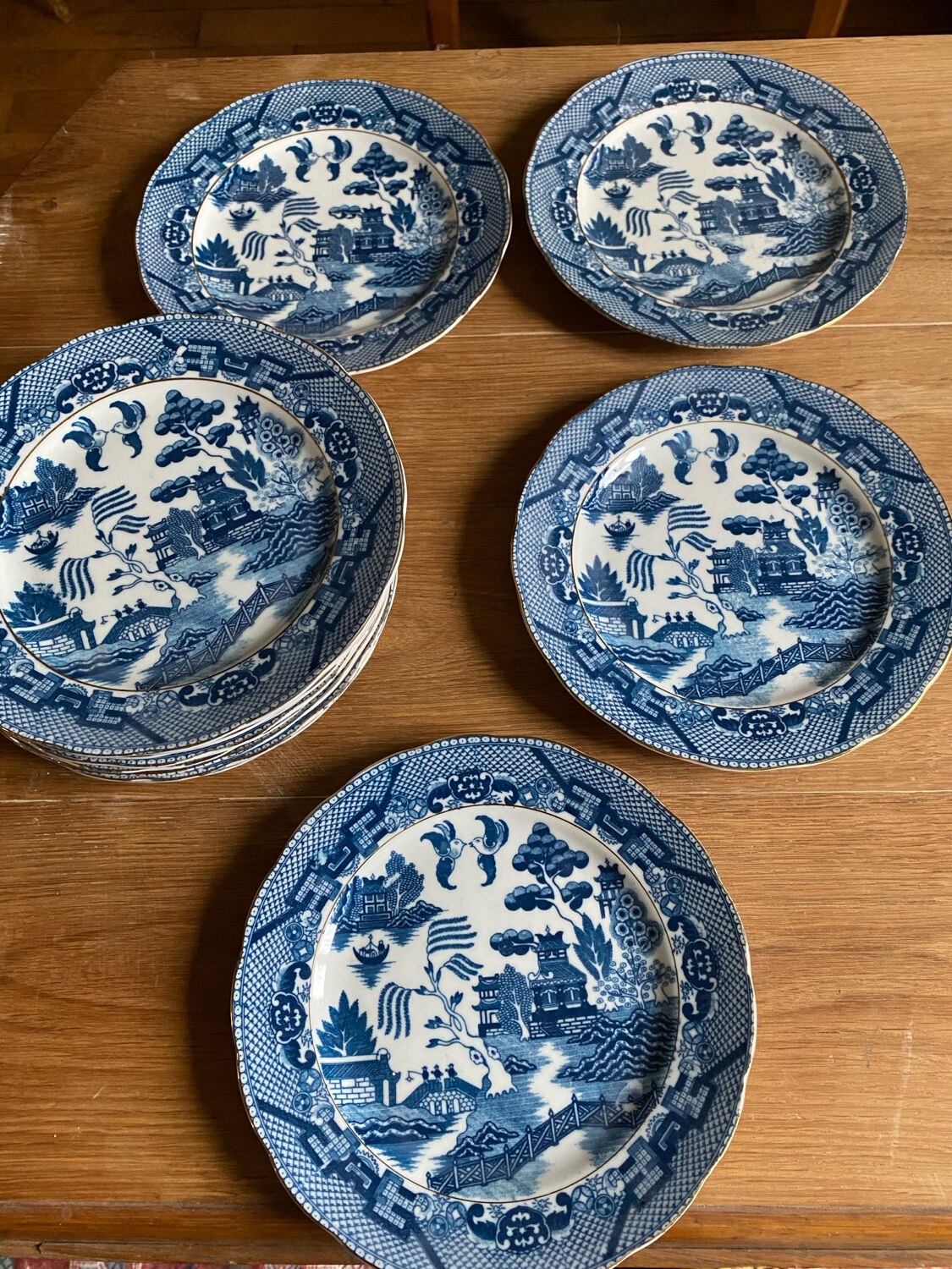 Blue Willow dessert plate service