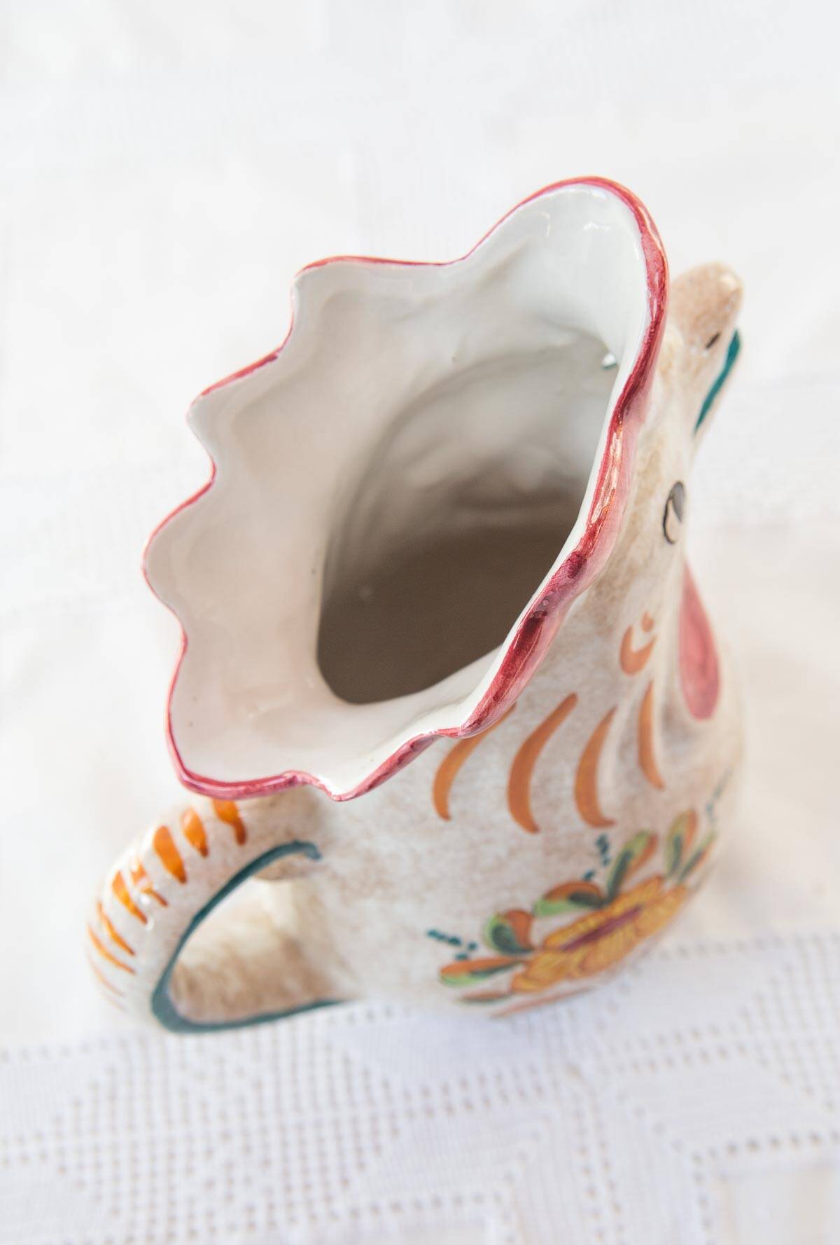 Italian earthenware jug in the shape of a rooster, Deruta, circa 1960 (26 cm)