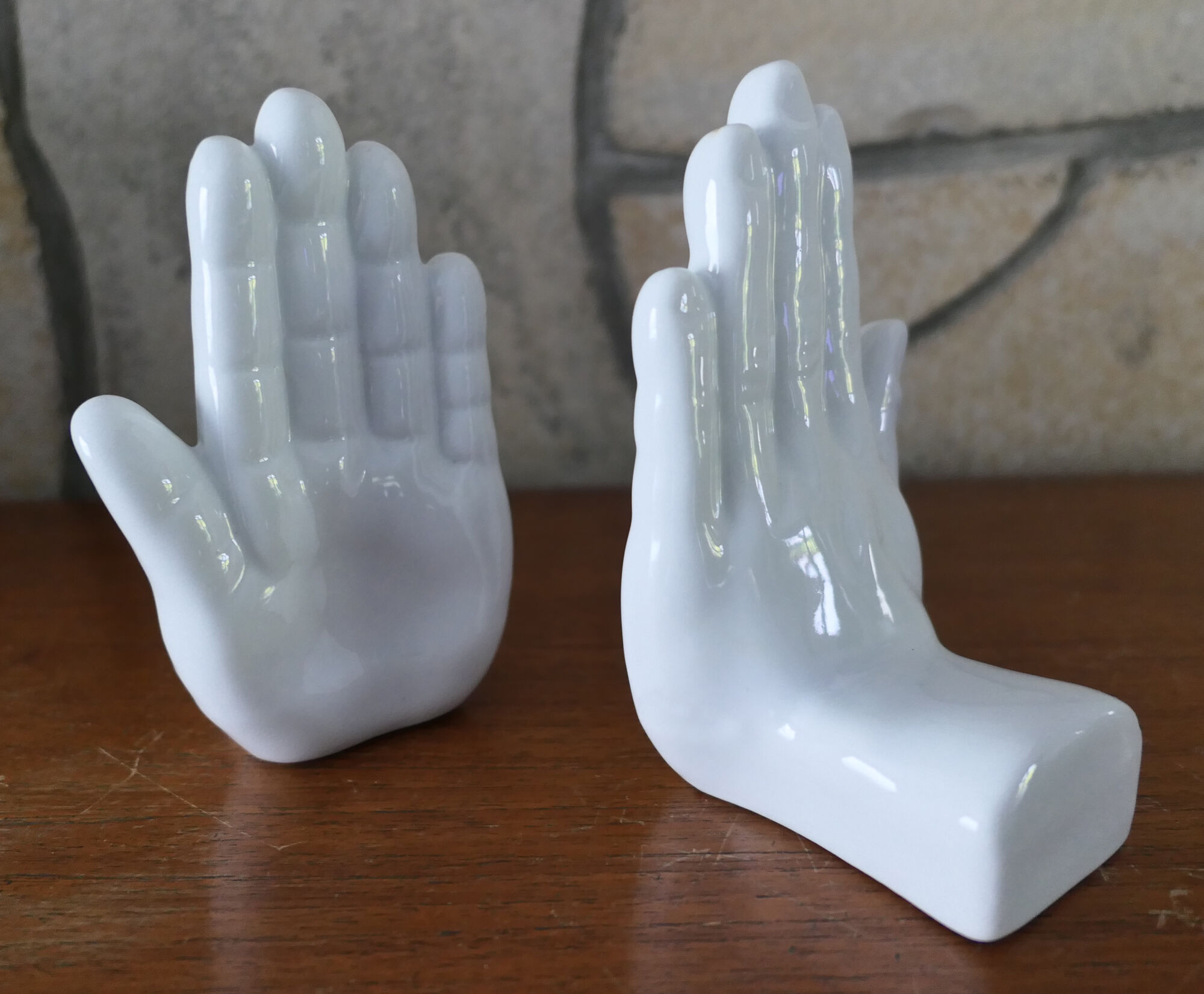Pair of hands ceramic bookends 1970-80 Netherlands