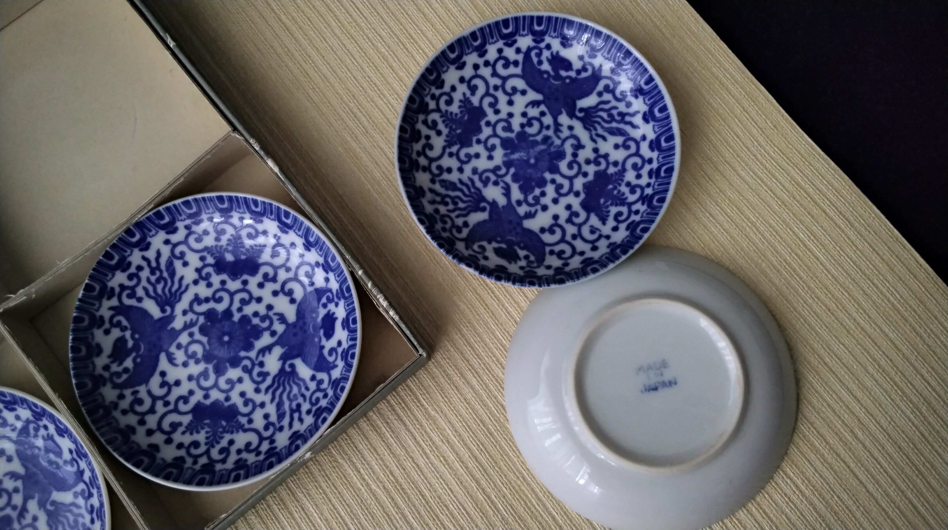 Set de 4 coupelles à sauce en porcelaine du Japon