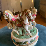 Boîte à musique carrousel vintage