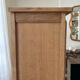 Armoire vitrée en chêne brut