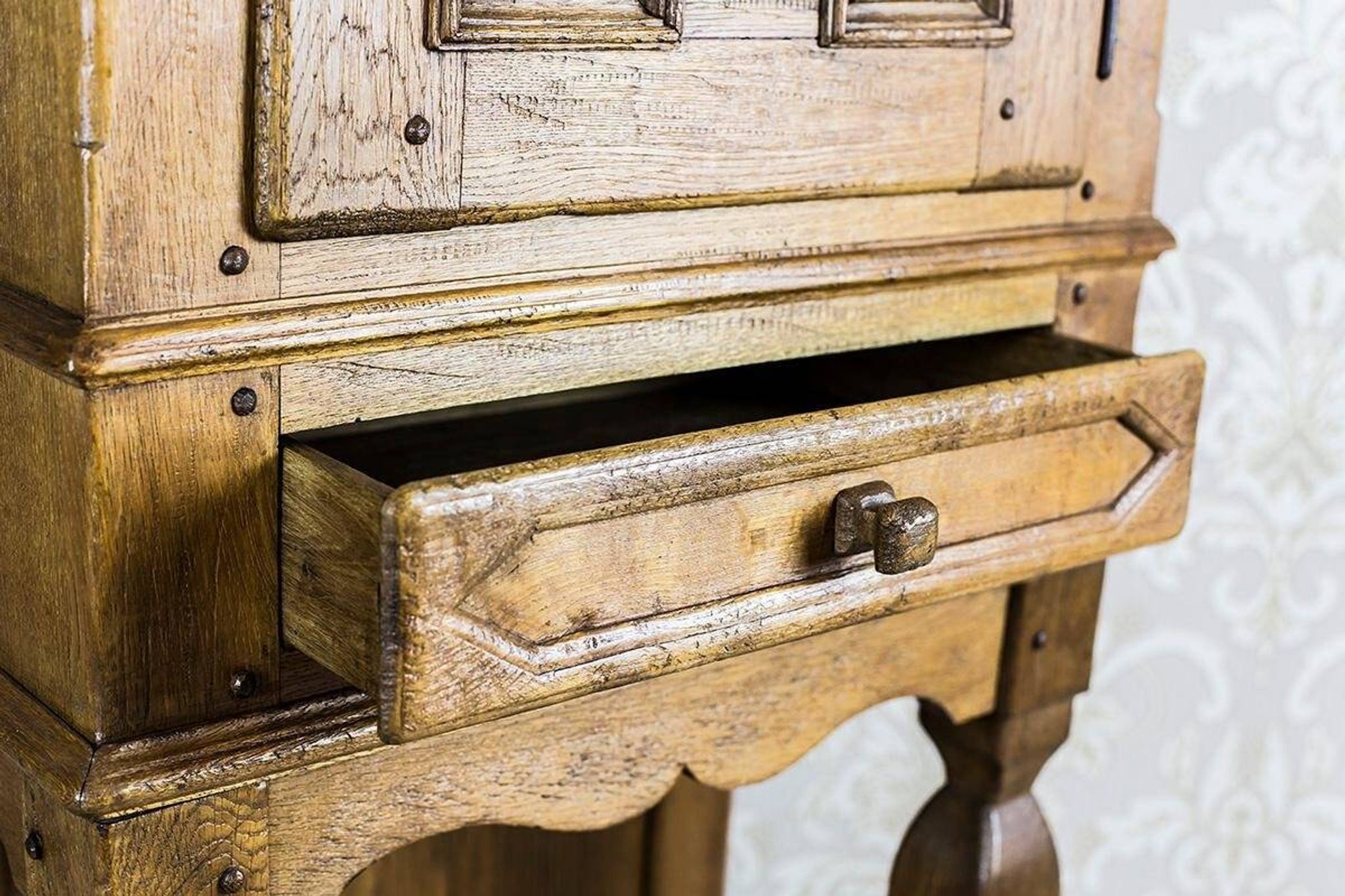 Cabinet en chêne rustique du 19ème siècle, années 1890