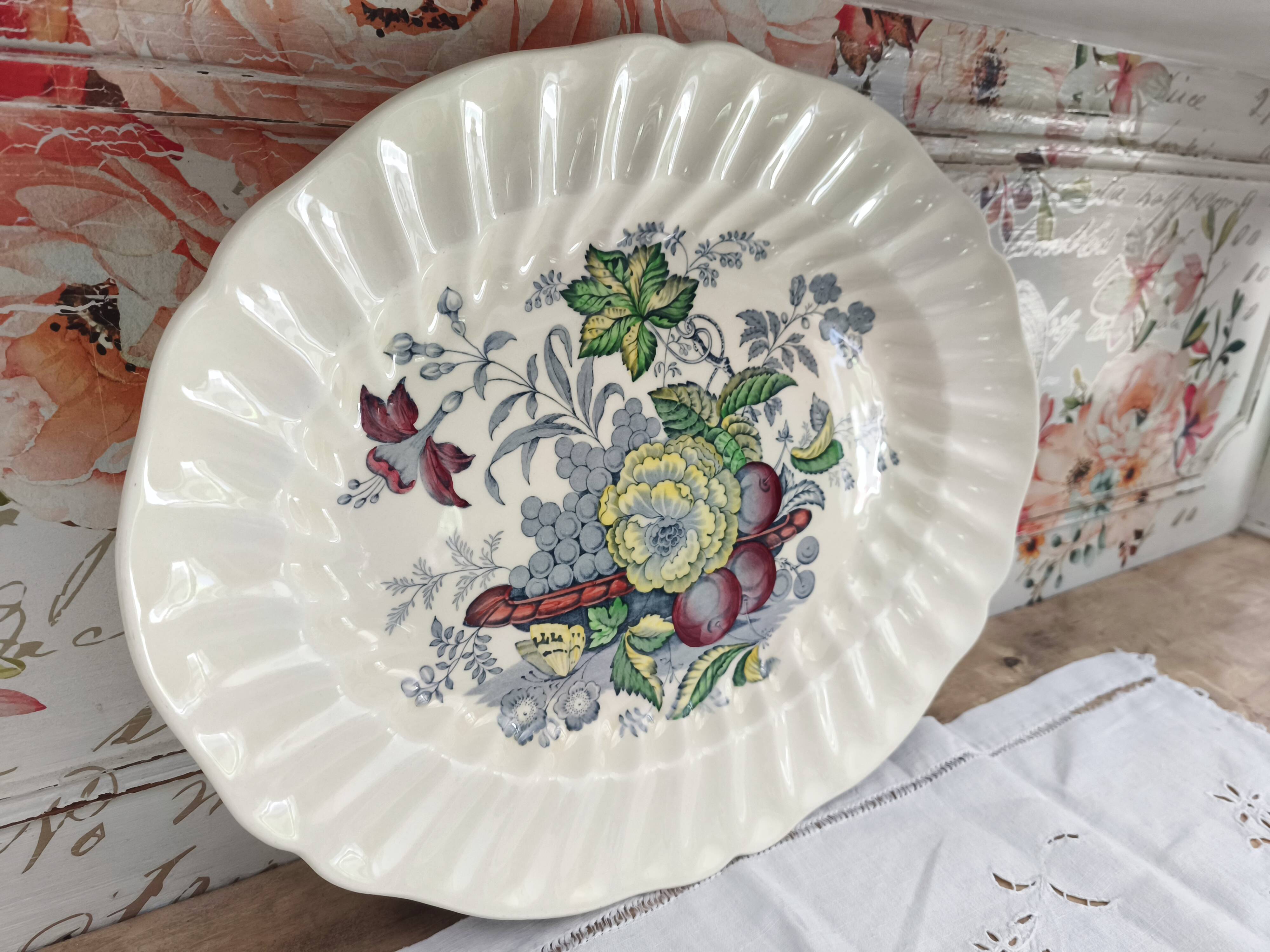 Large oval dish Royal Doulton model The Kirkwood
