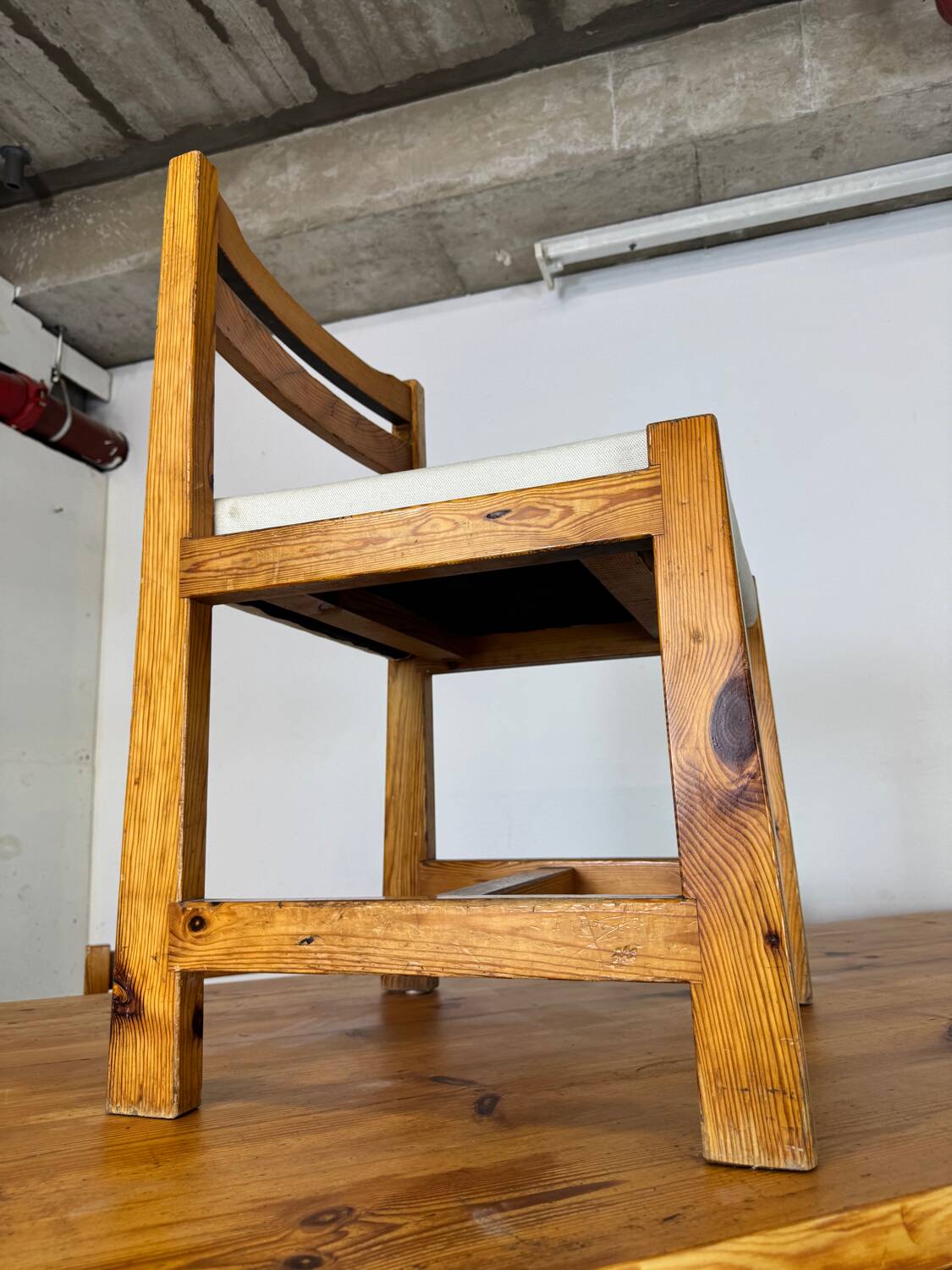 Ensemble de salle à manger moderniste du milieu du siècle en pin, style Chapo, Perriand, Jeanneret, années 50