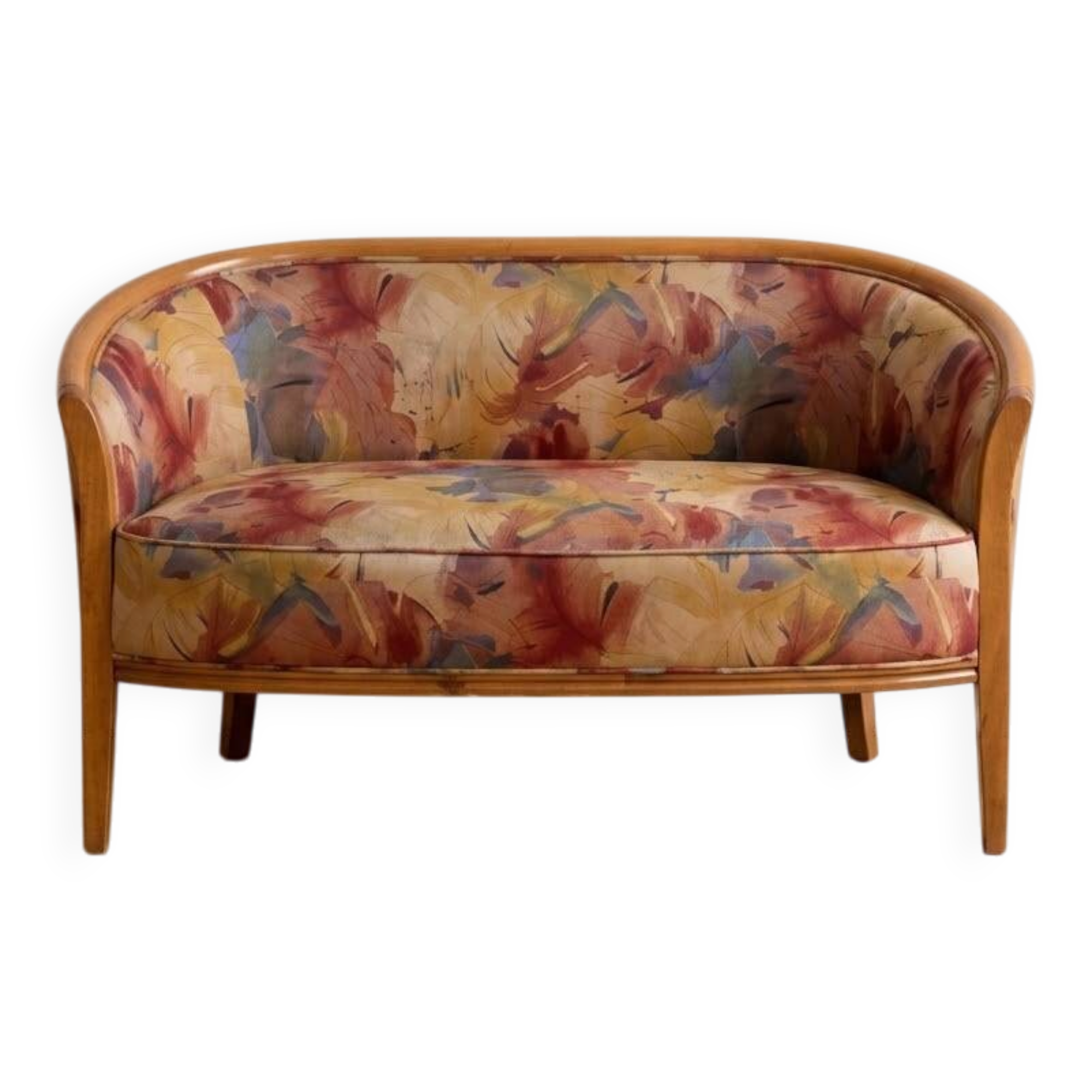 Two-seater banquette in Louis XV style made of wood and floral fabric.