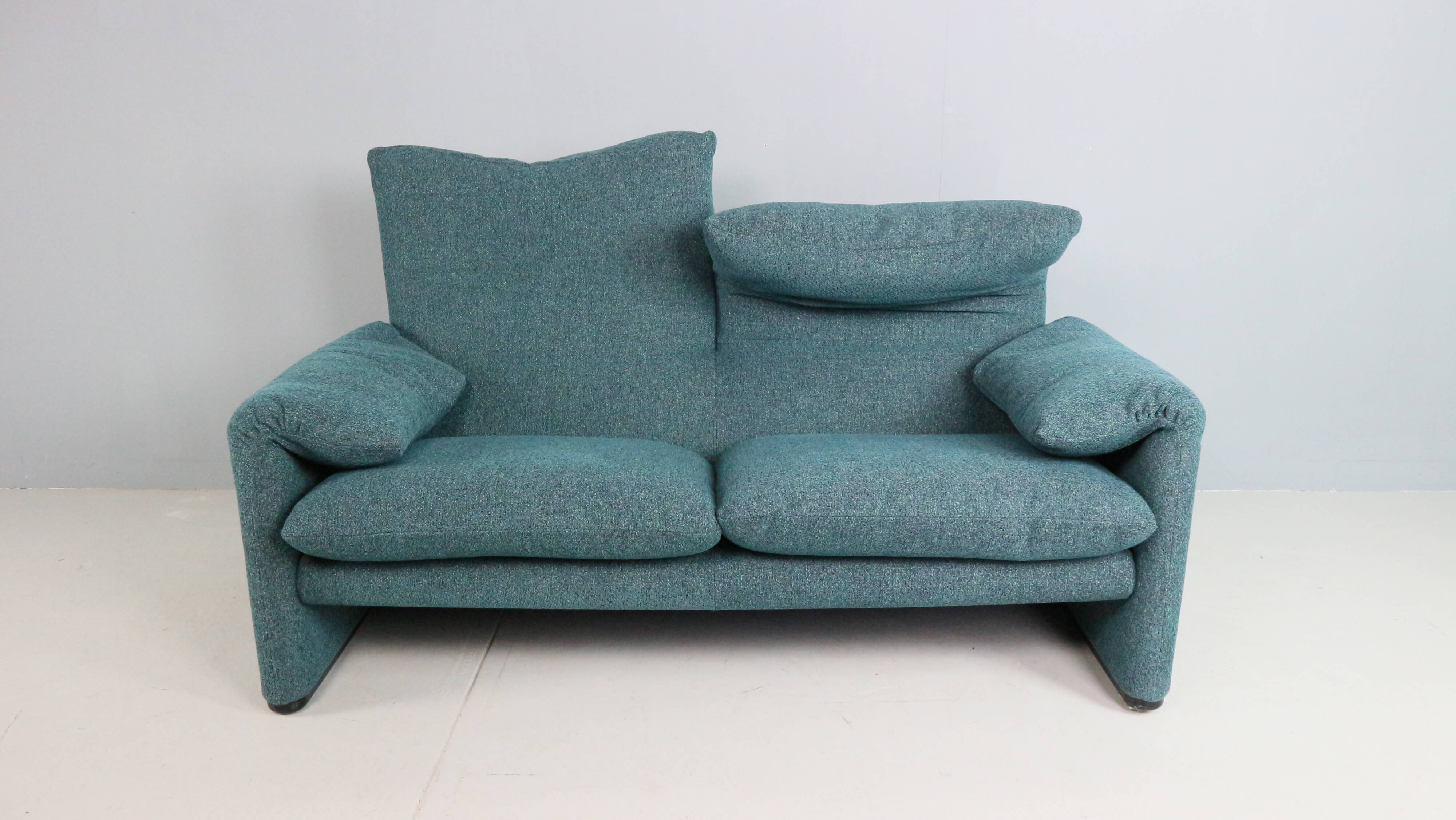 Vico Magistretti "Maralunga" 2-seater re-upholstered sofa For Cassina