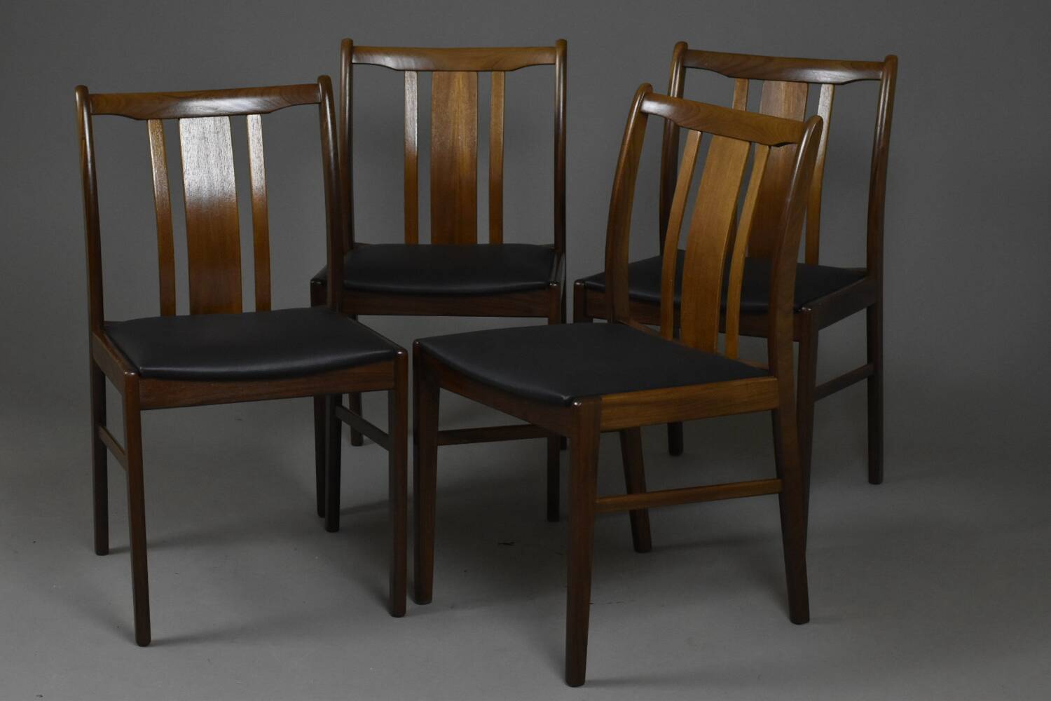 Ensemble de 4 chaises danoises en massif d'afomosia, années 60