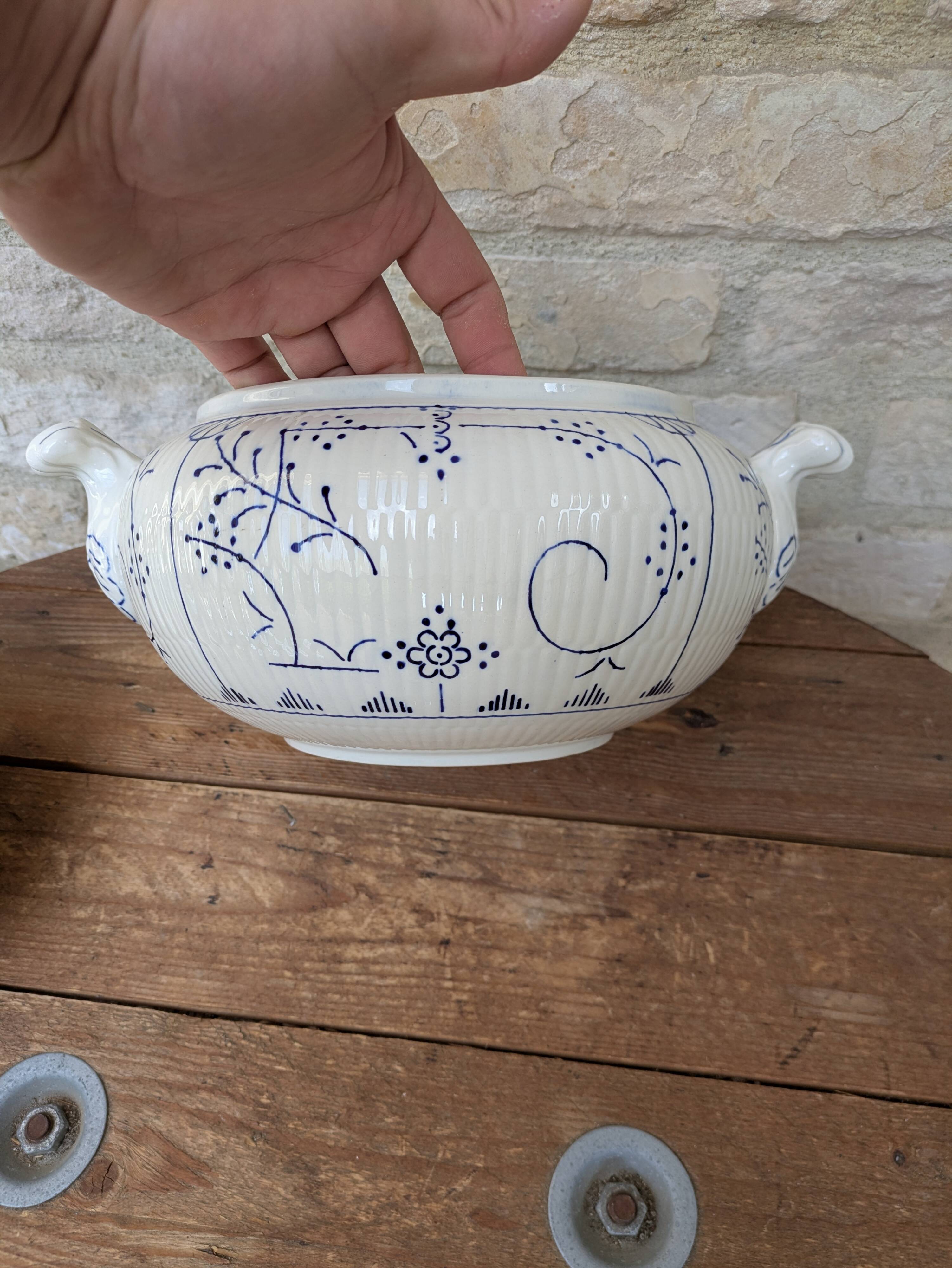 Soup tureen with lid and ladle Boch la Louvière model Copenhagen