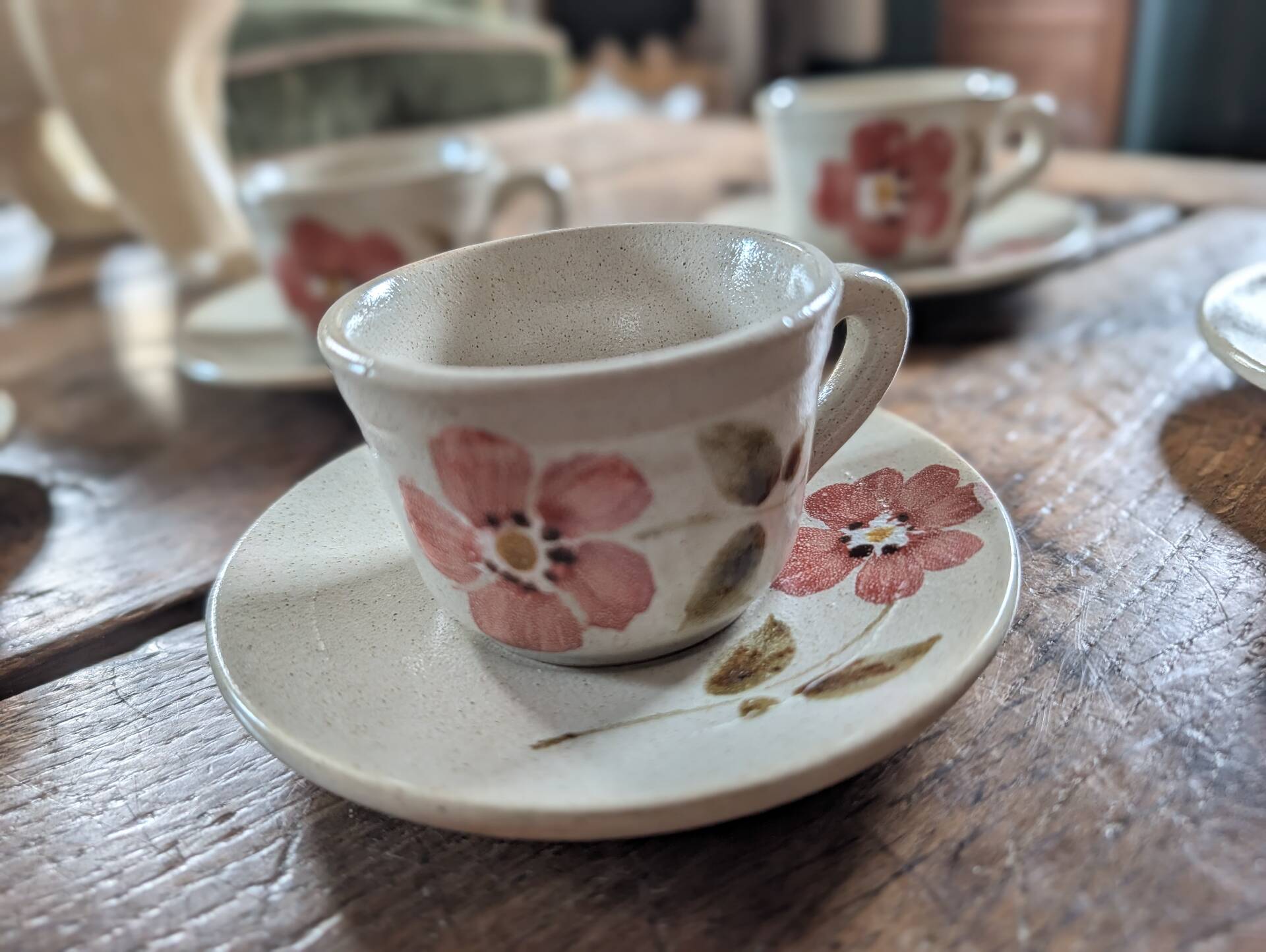 Saint-Amand Camélia, mid-20th century – 5 hand-painted cups
