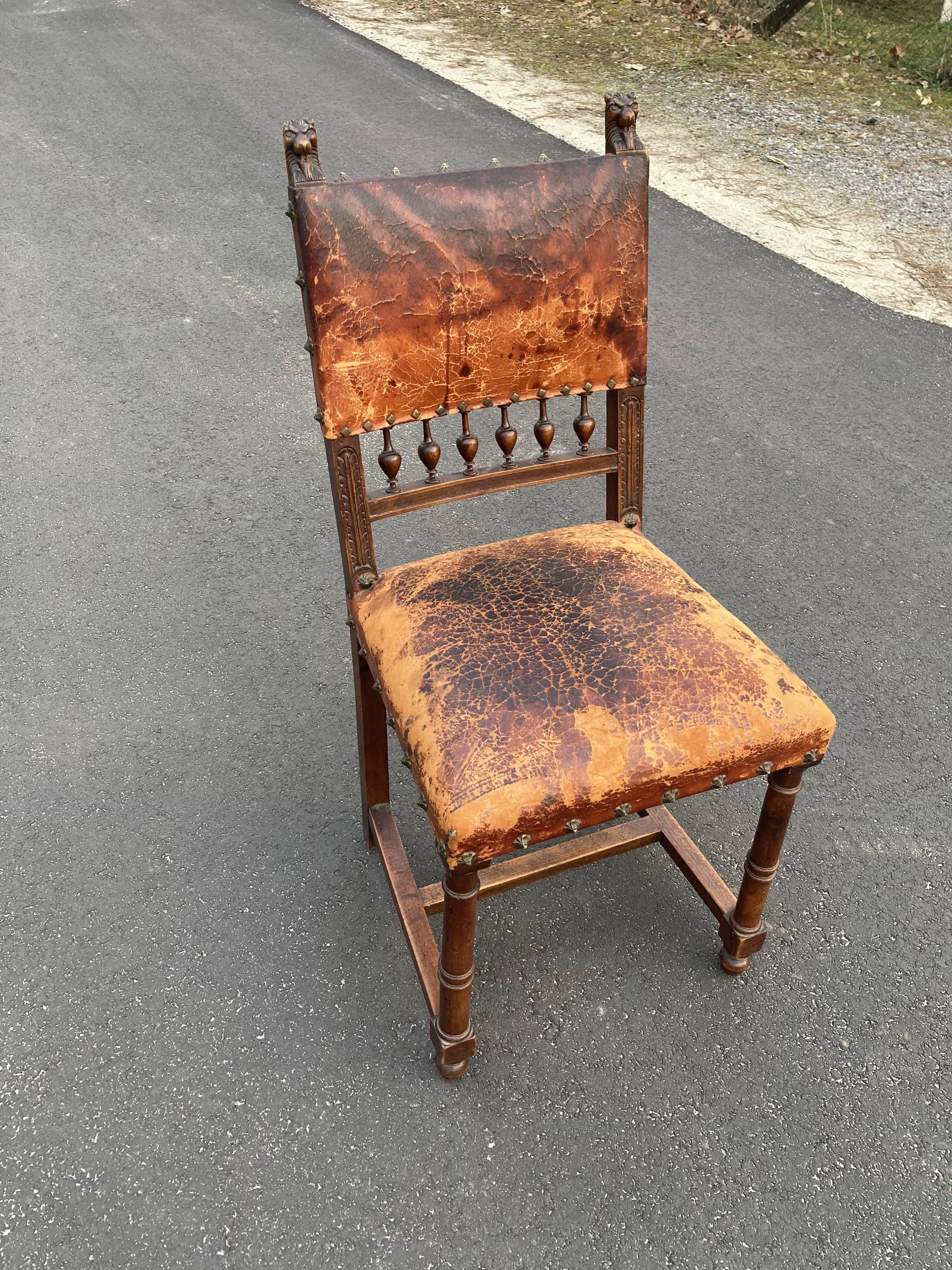 5 chaises Henri II en bois massif et cuir néo renaissance XIXème siècle