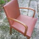 Fauteuil bridge marron clair et bois des années 40-50