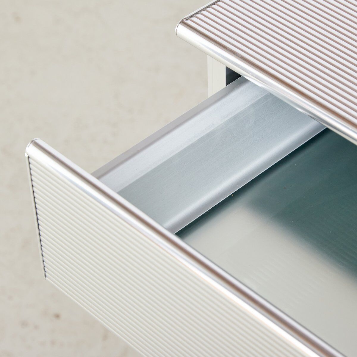 2000s aluminium drawers