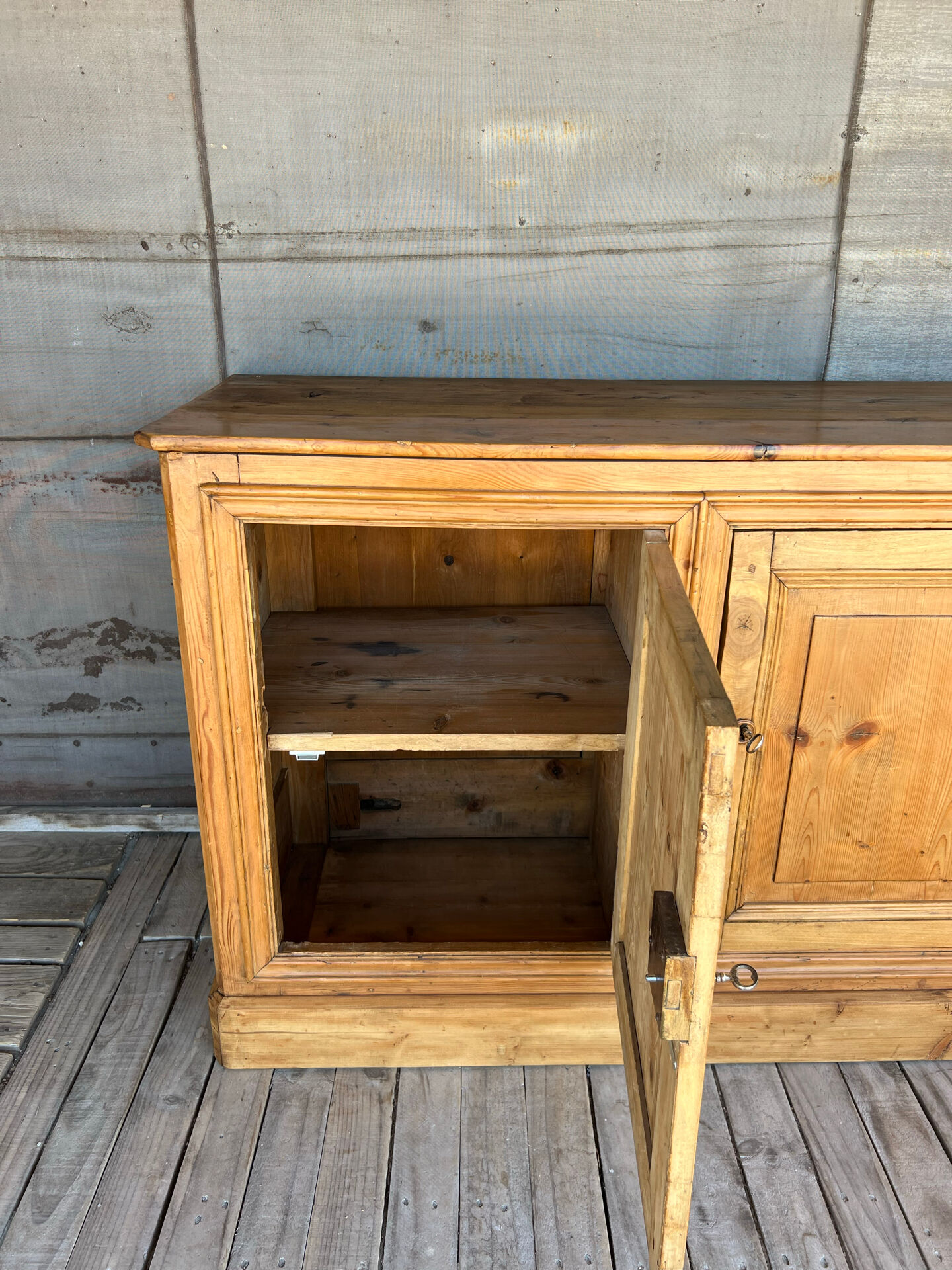 Three-door buffet