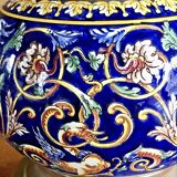 Ancienne Lampe à pétrole Gien Renaissance fond bleu XIX électrifiée
