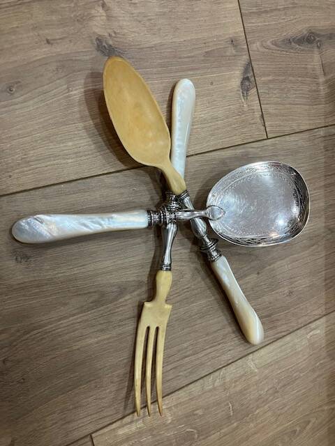 Knife set, mother-of-pearl handles