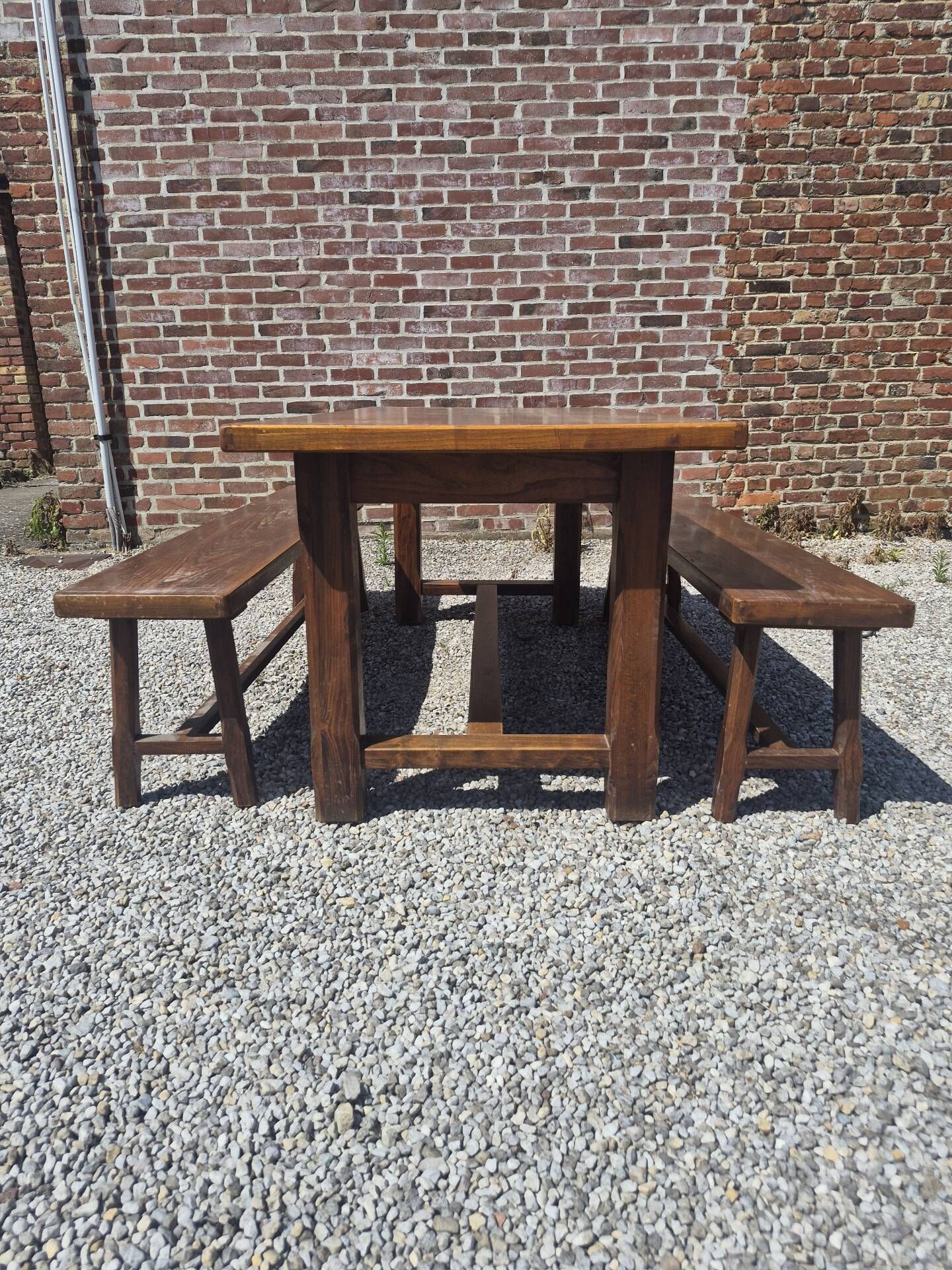 Table de ferme avec tiroirs et ses bancs
