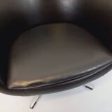 Vintage Scandinavian swivel chair in faux leather and chrome from the 1970s.