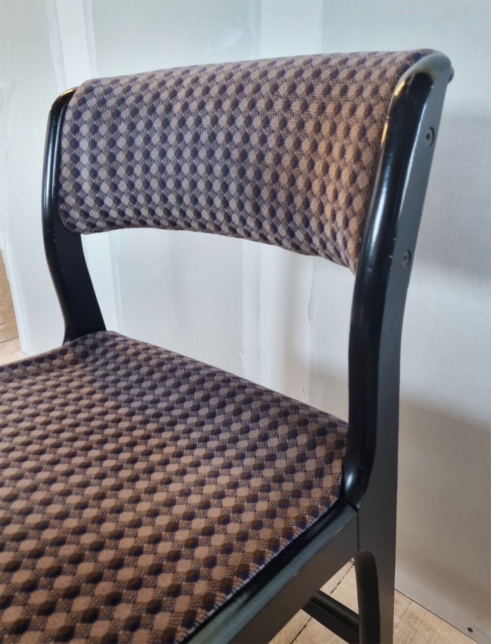 Paire de chaises esprit scandinave velours années 80