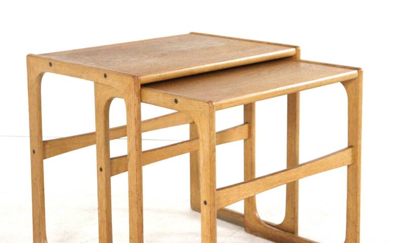 Ensemble de 2 tables gigognes en chêne - design danois - moderne du milieu du siècle
