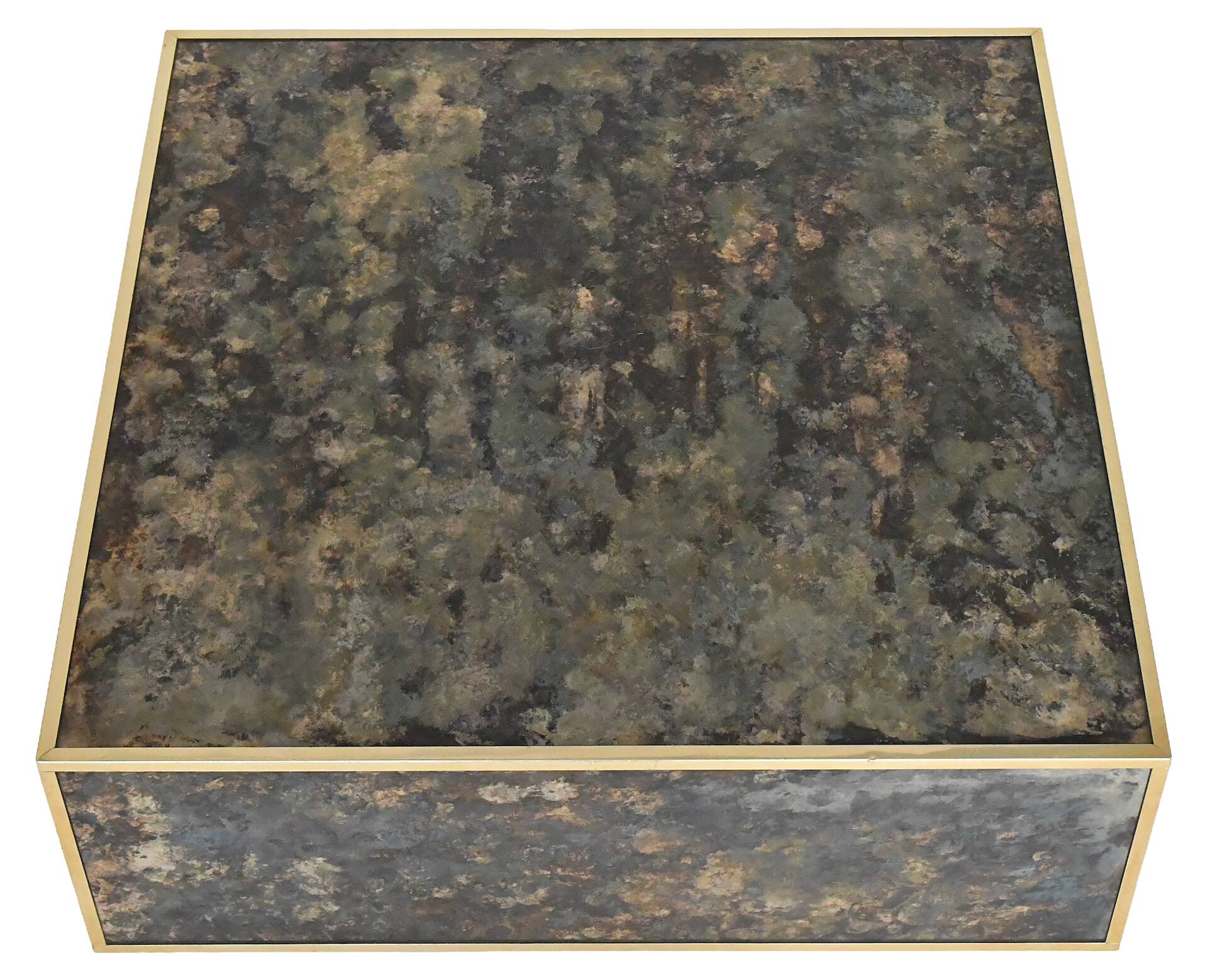 Square coffee table in marble-effect glass.