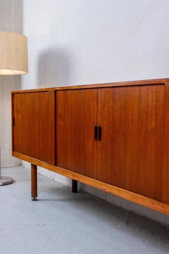 Ejnar Larsen & Aksel Bender sideboard with sliding doors, teak, vintage mid-century Danish design, Næstved Møbelfabrik.