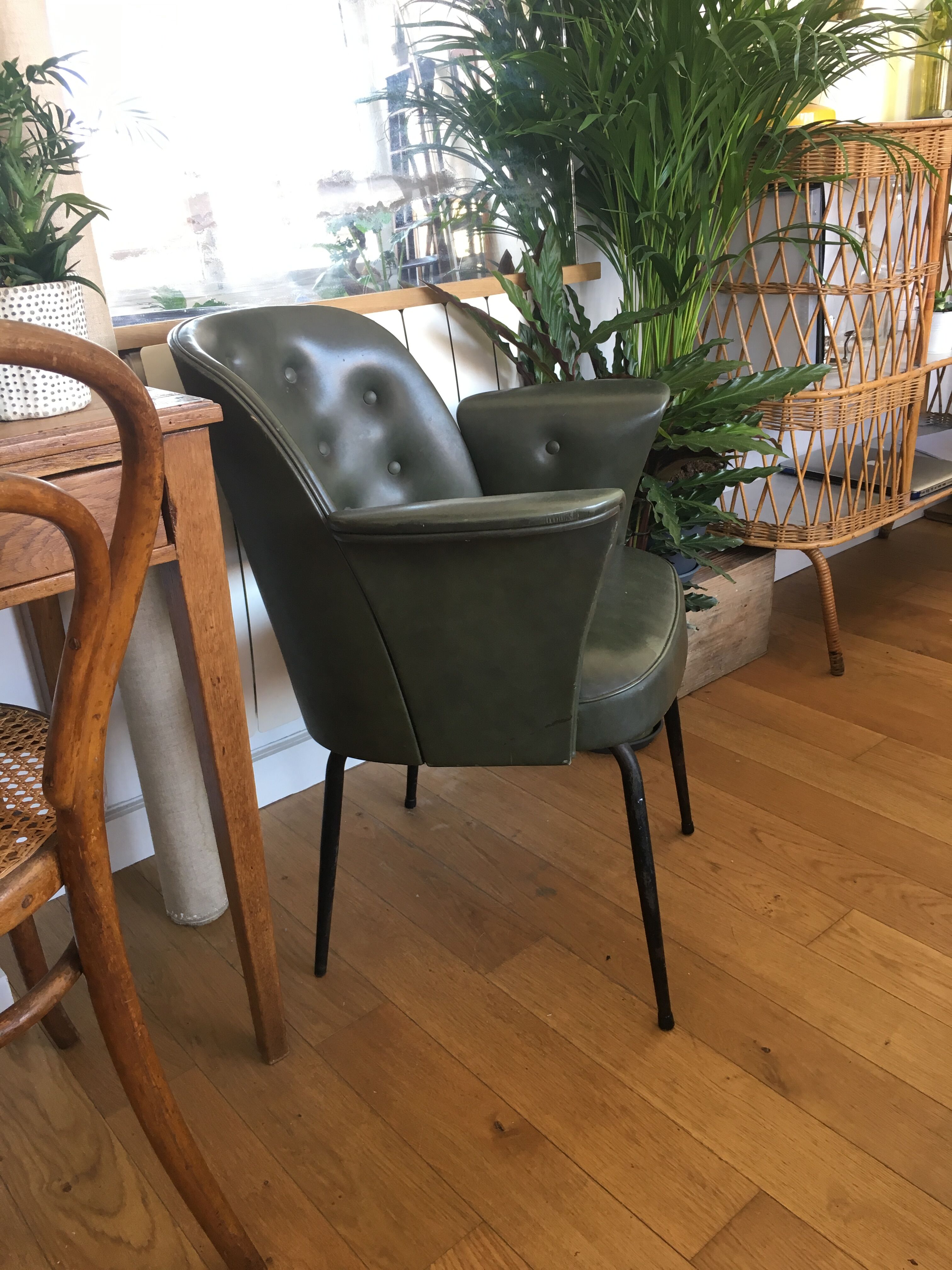 Chair in bottle green leatherette