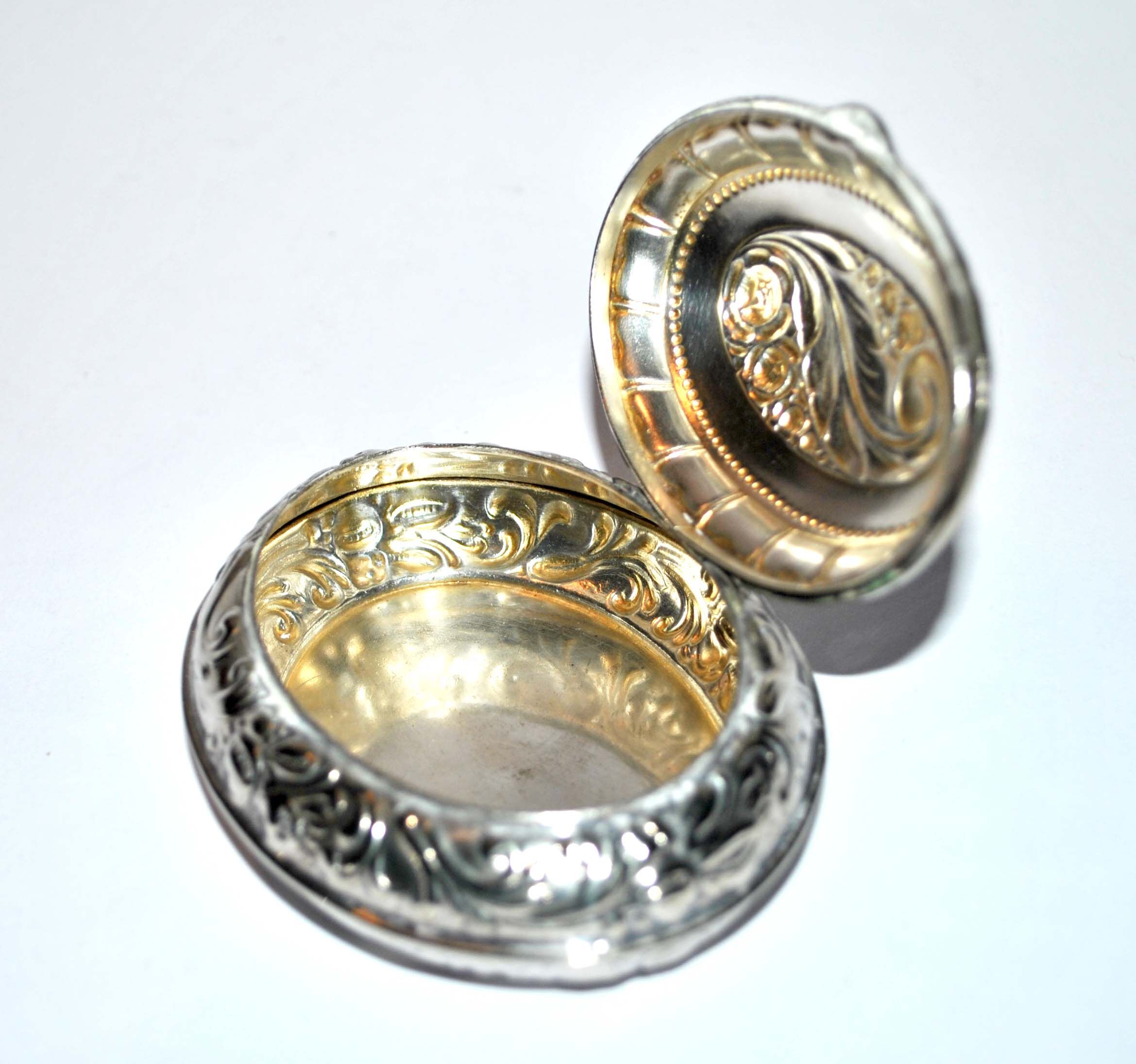 Art deco pillbox box in silver metal - antique snuffbox pillbox