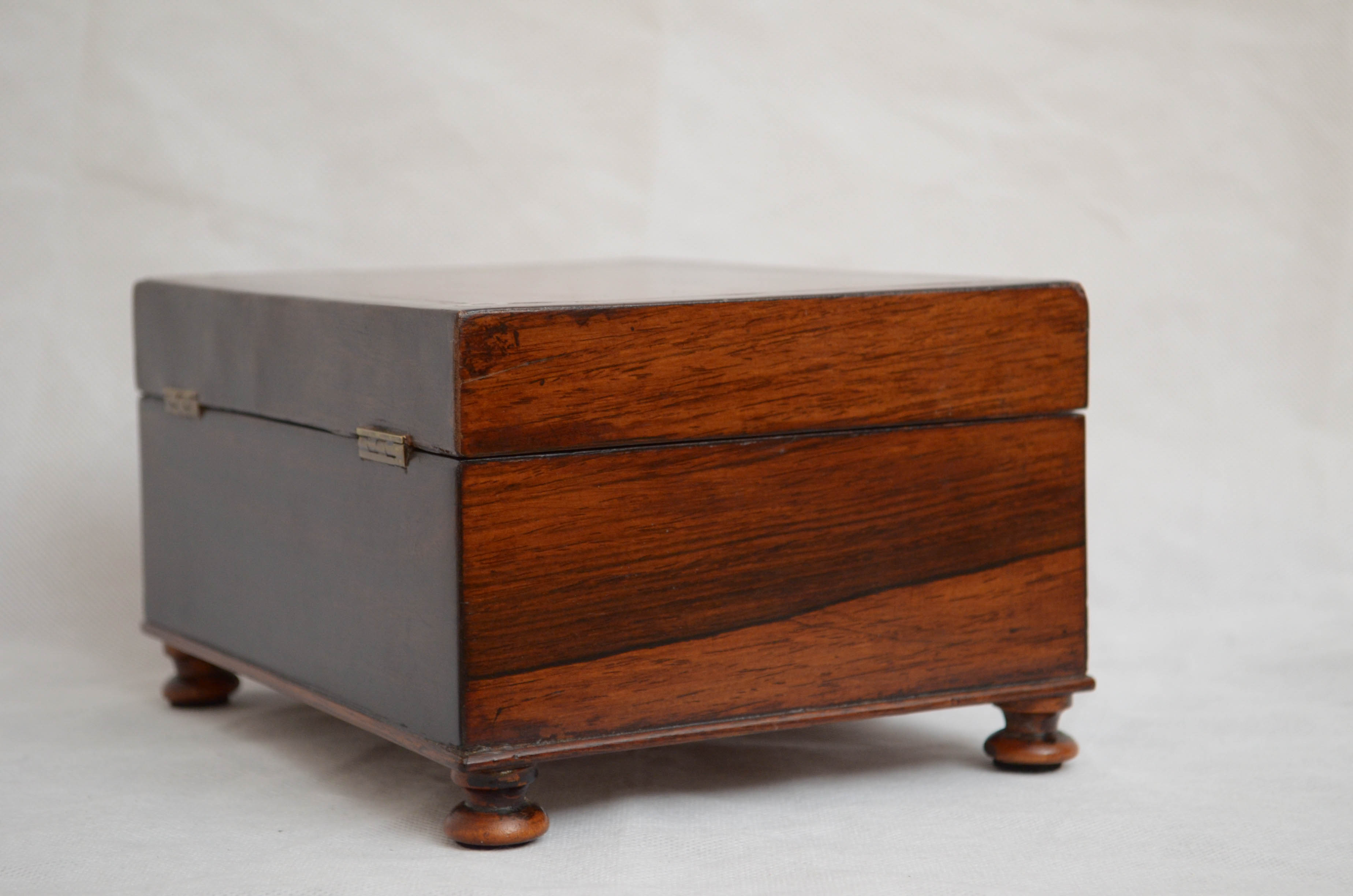 Victorian rosewood jewellery box with tray
