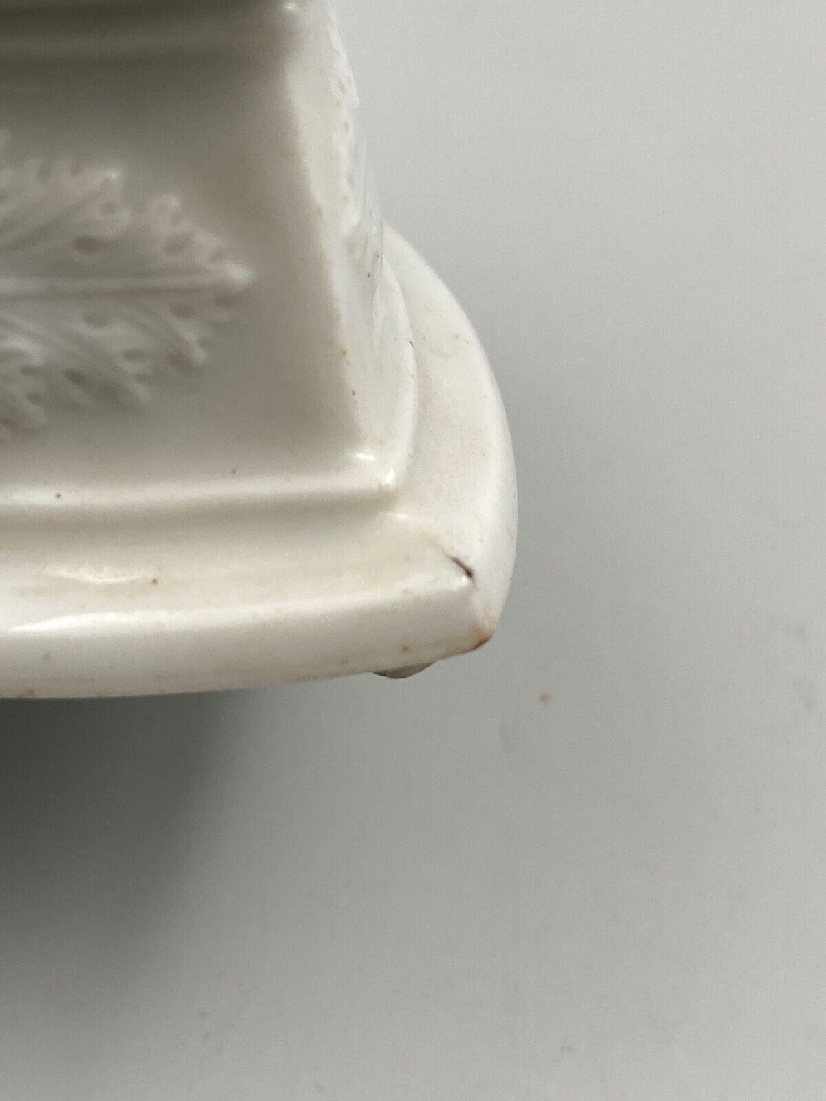 Inkwell late eighteenth early nineteenth white porcelain antique decoration