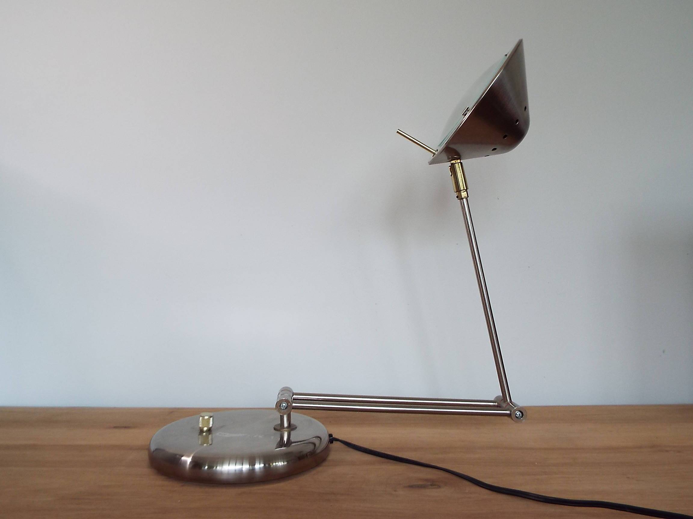 Tensor articulated desk lamp