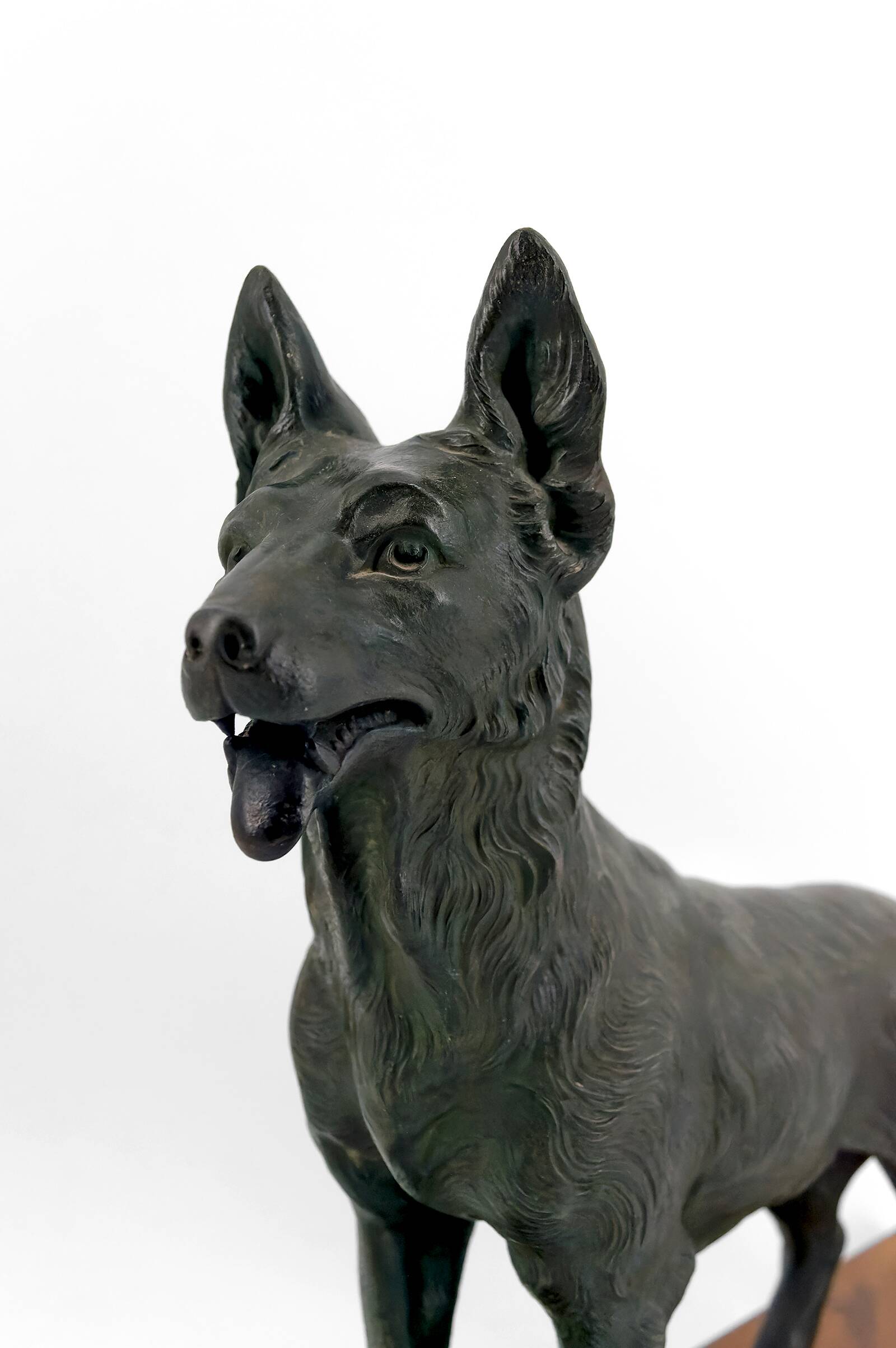 Sculpture representing a German Shepherd, Perrier Challenge Trophy, 1942