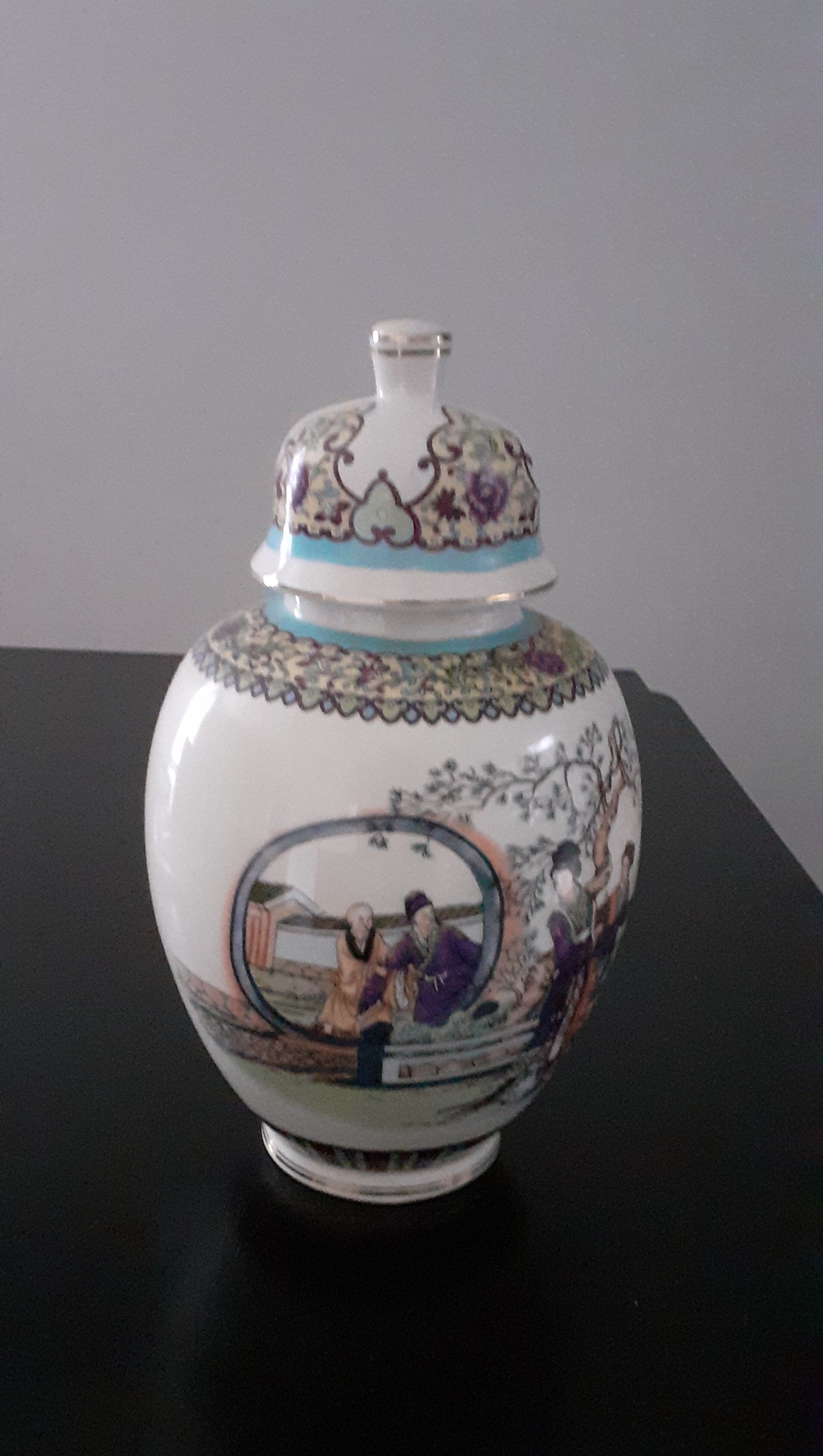Chinese pot with lid