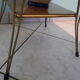 Tablette d'appoint en formica, 2 étagères, métal doré - Années 60