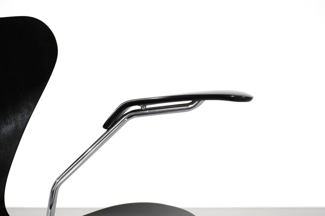 Model "3207" chair by Arne Jacobsen for Fritz Hansen, Denmark.