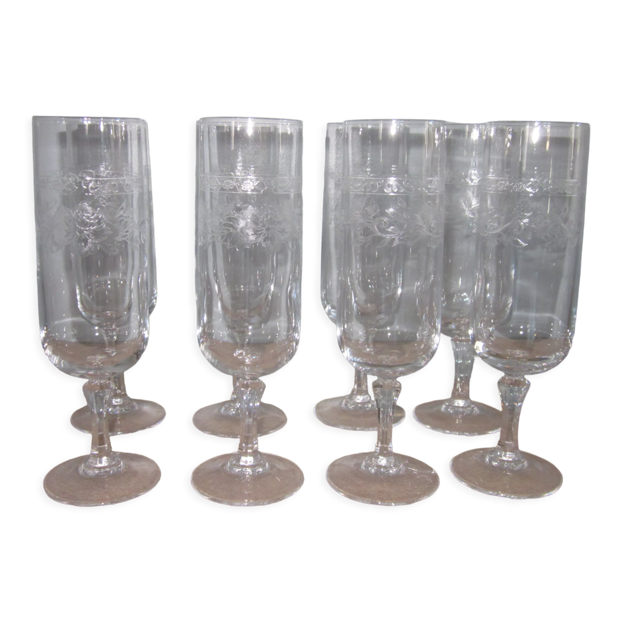 8 champagne flutes in crystal engraved in relief model Matignon