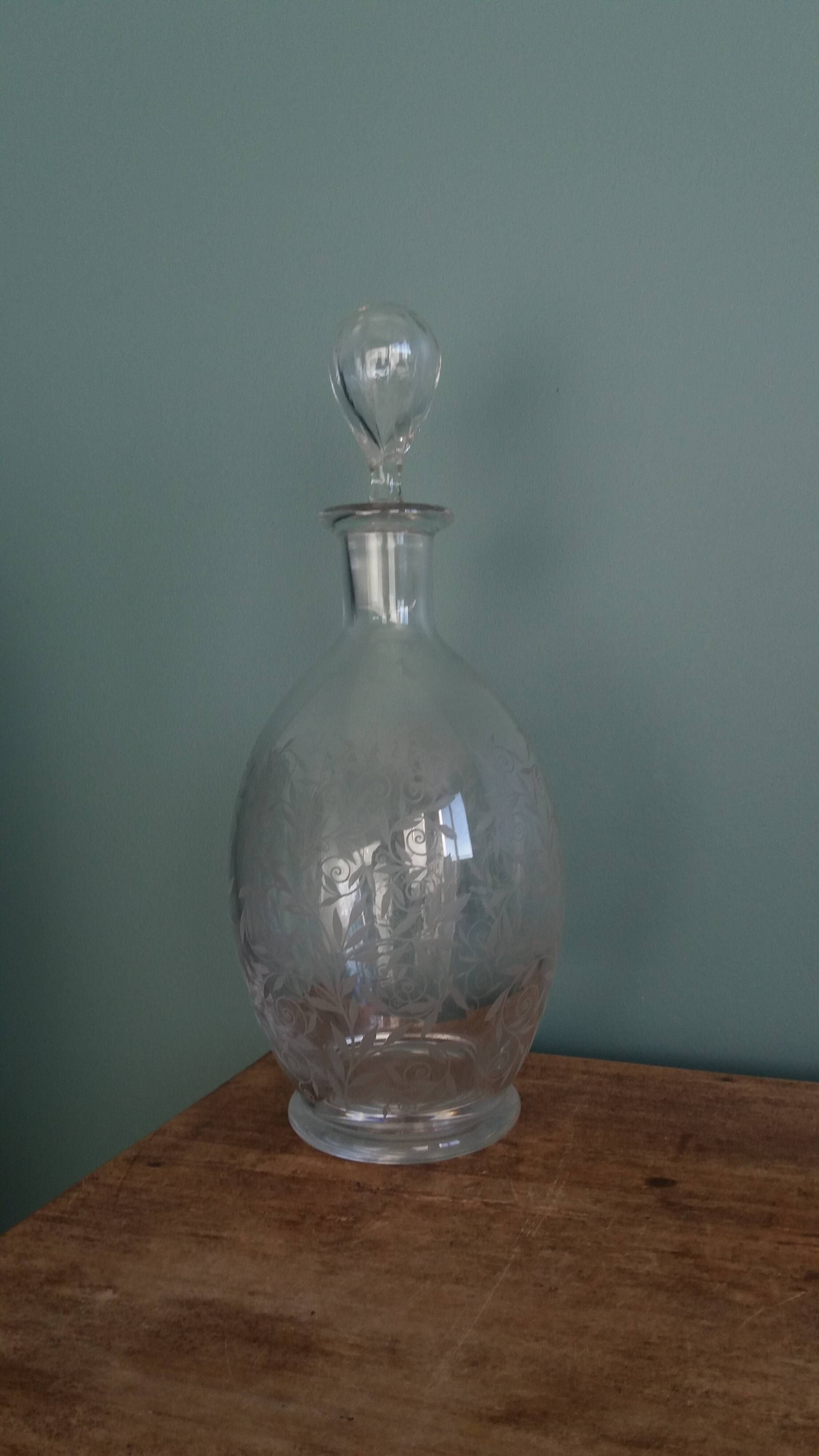 Carafe bottle with a stopper, engraved patterns, Baccarat, Golfe Juan