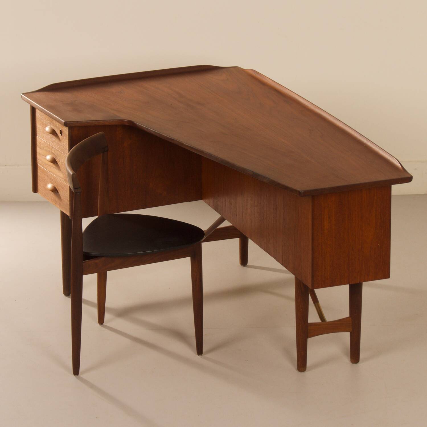 Boomerang desk by Peter Løvig Nielsen for Hedensted mobelfabrik, 1960s