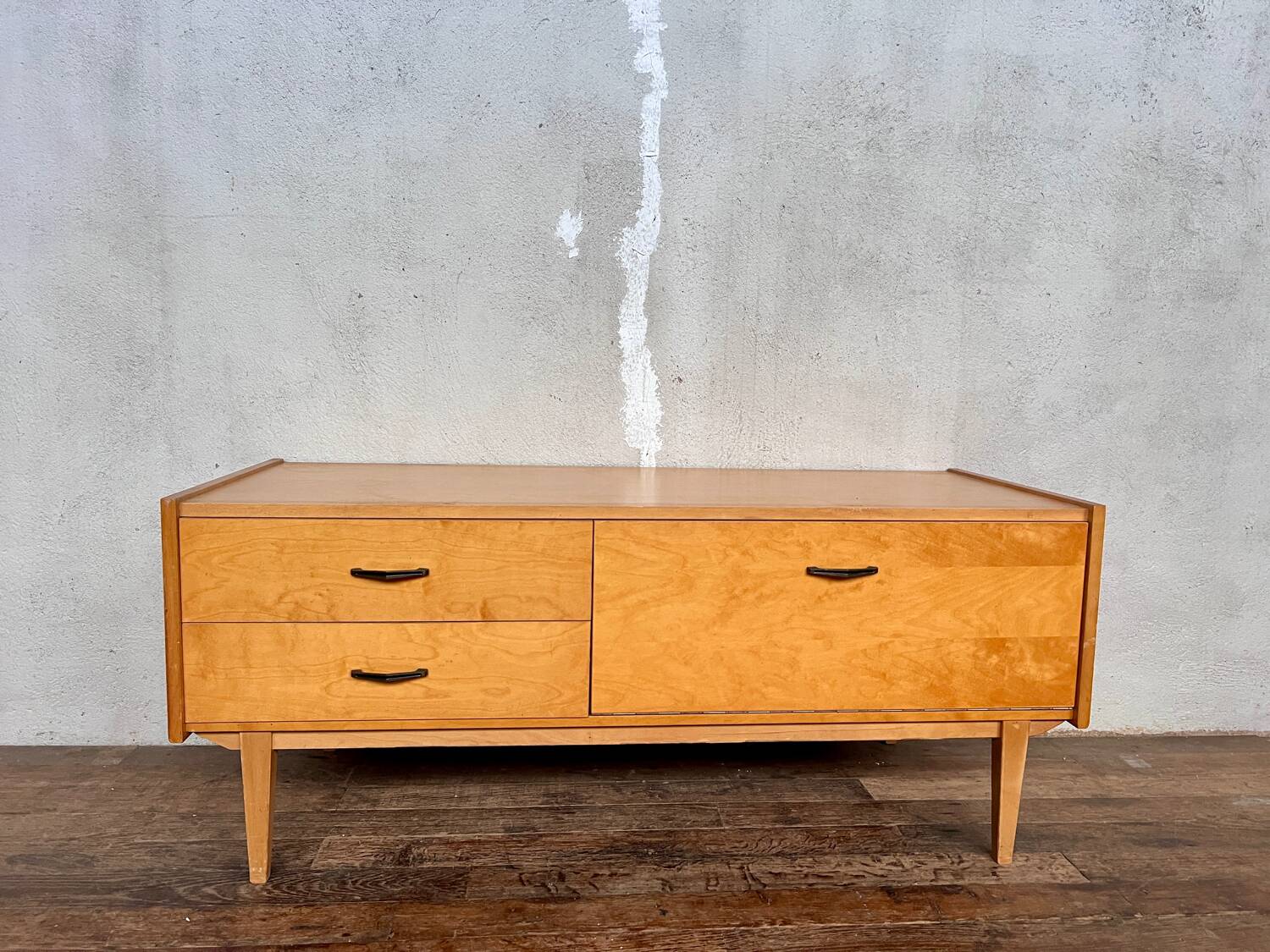 Vintage hi-fi TV cabinet with compass legs